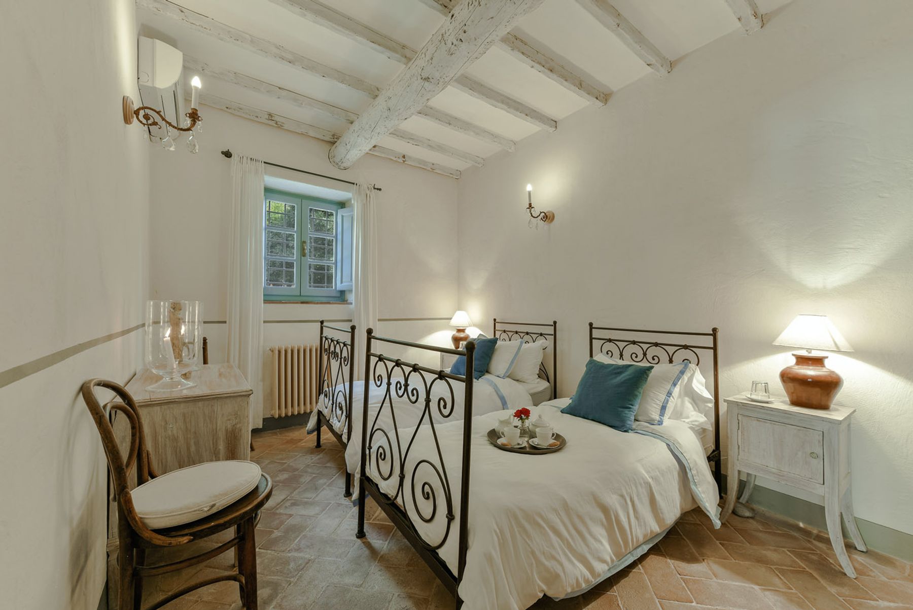 Leonardo villa photo.
