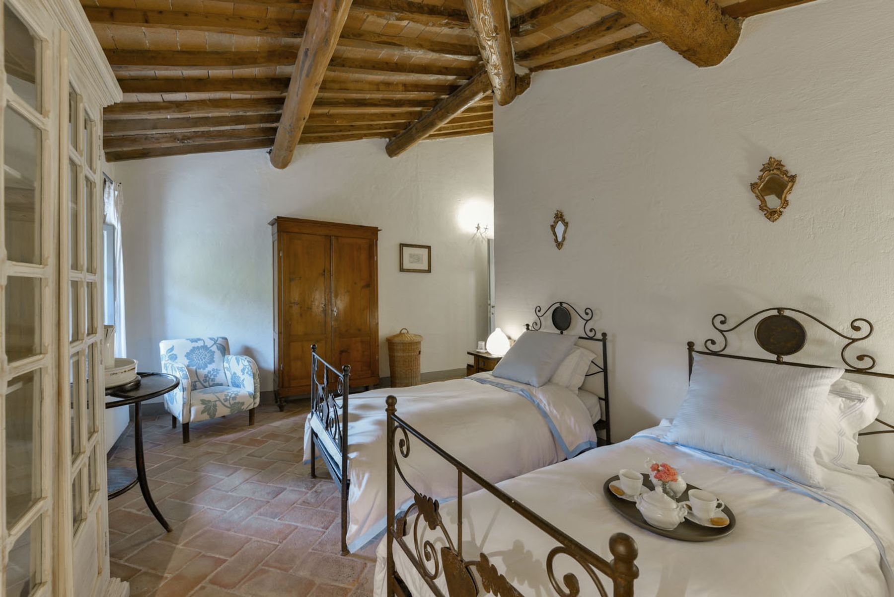 Leonardo villa photo.