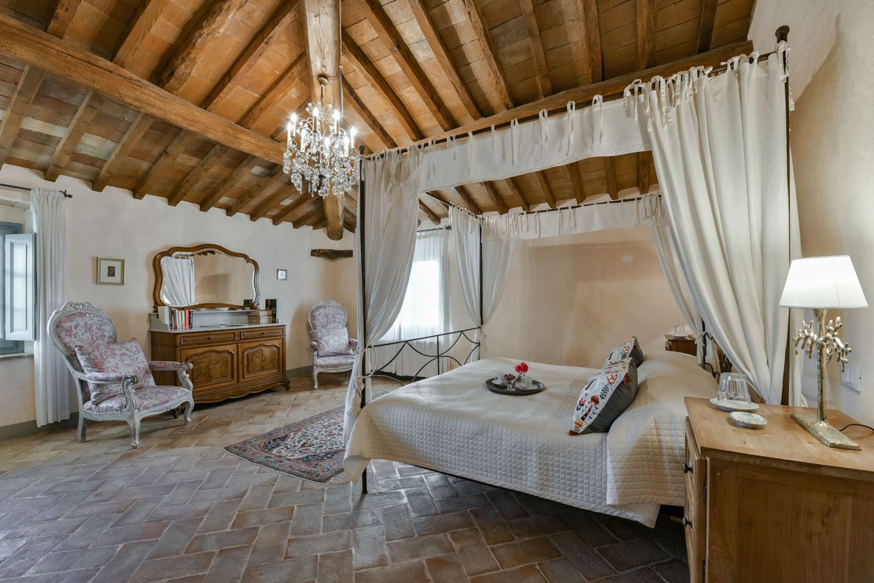 Leonardo villa photo.