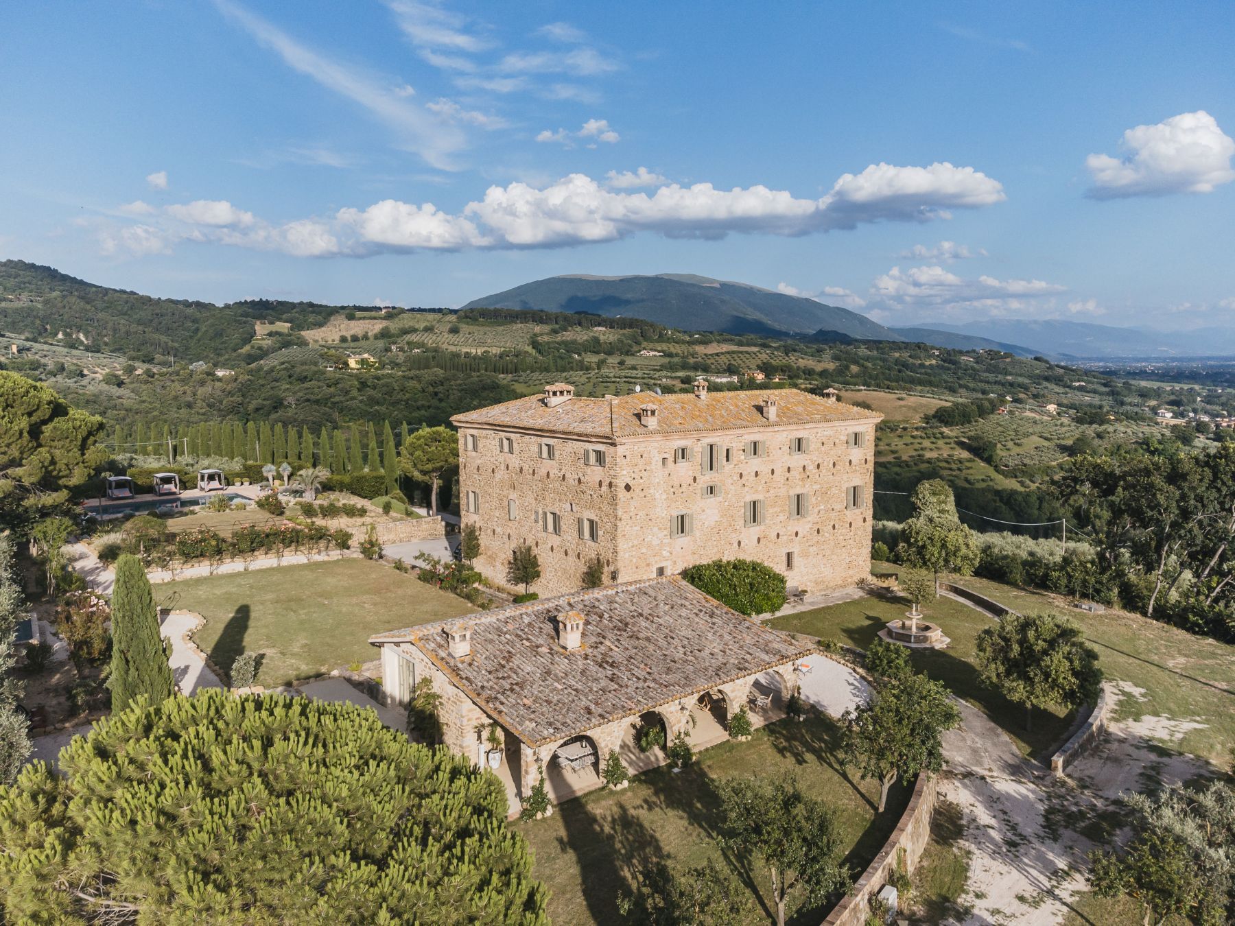 Sanfelice villa photo.