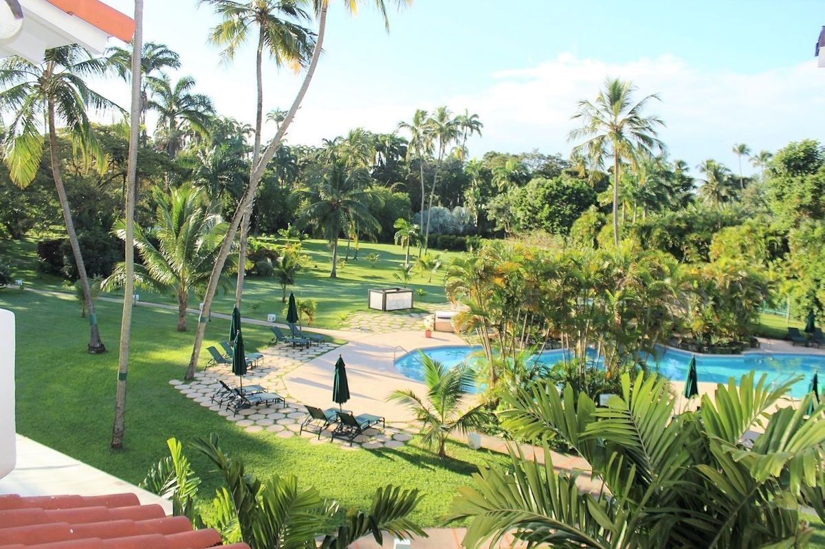 Communal Pool at Glitter Bay