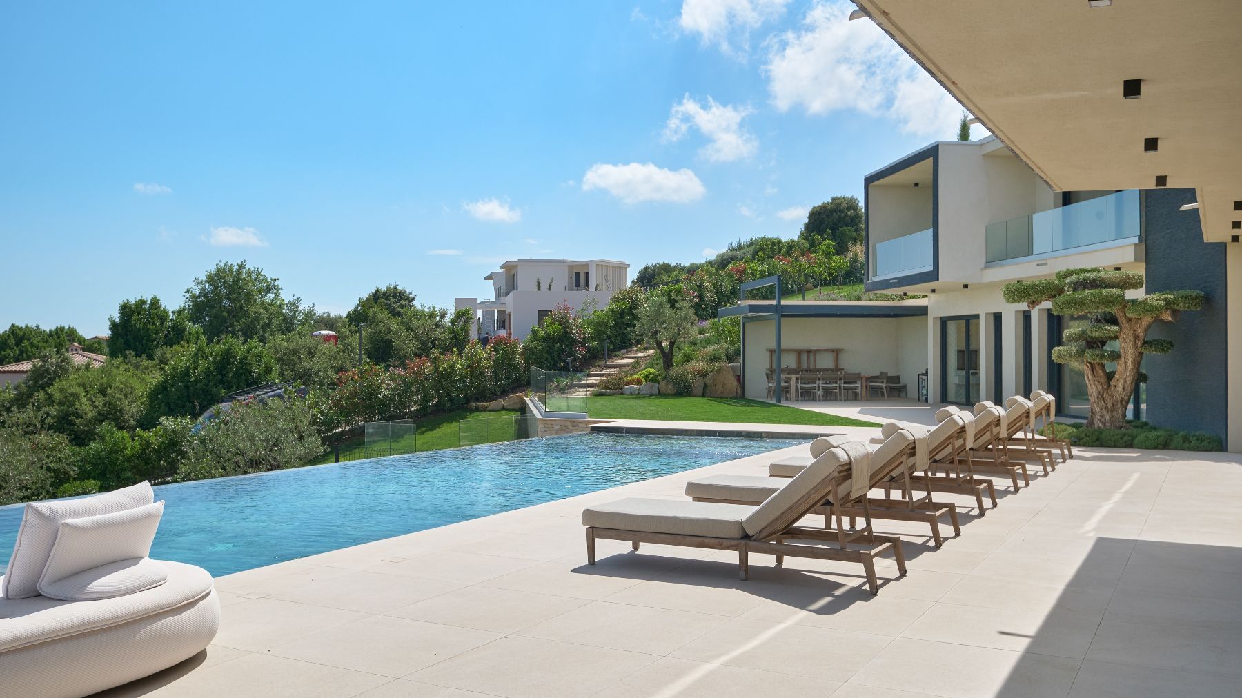 Domaine de Châteauneuf de Grasse villa photo.