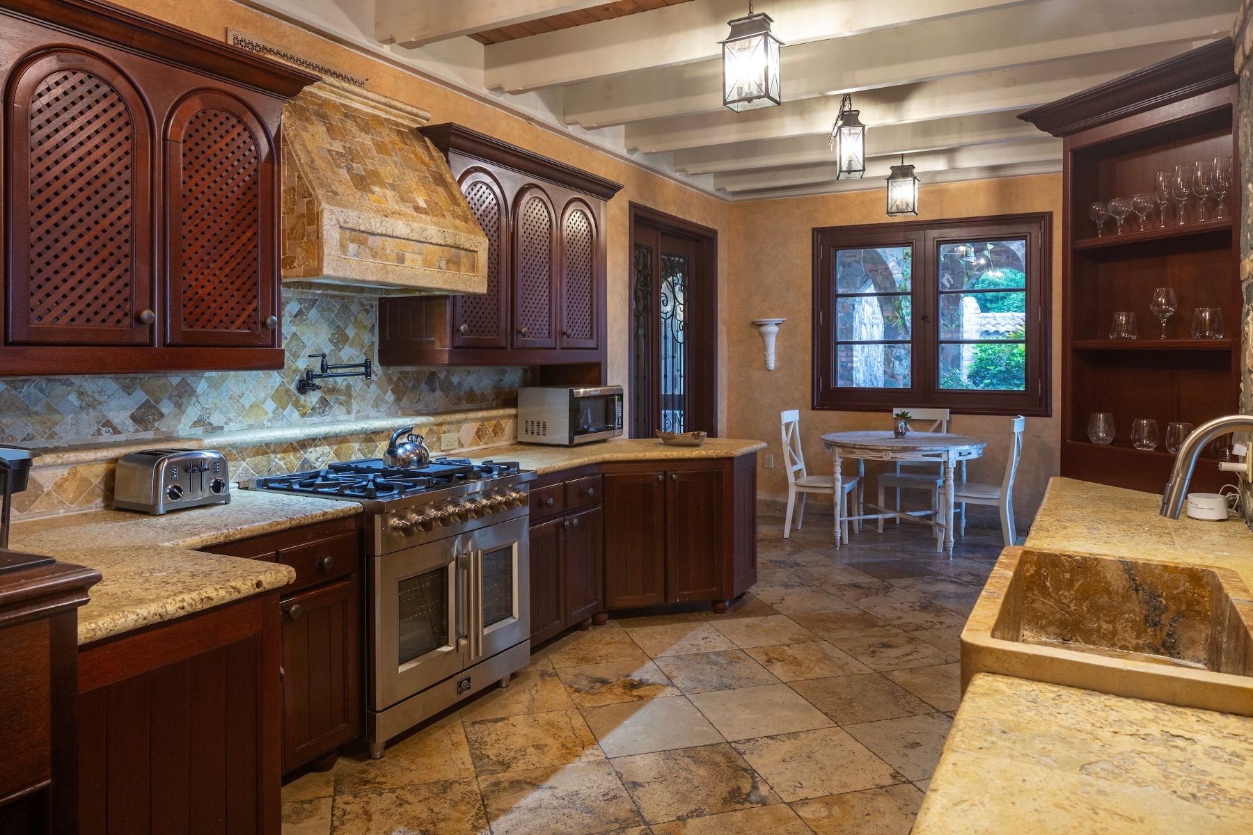 Fully equipped kitchen