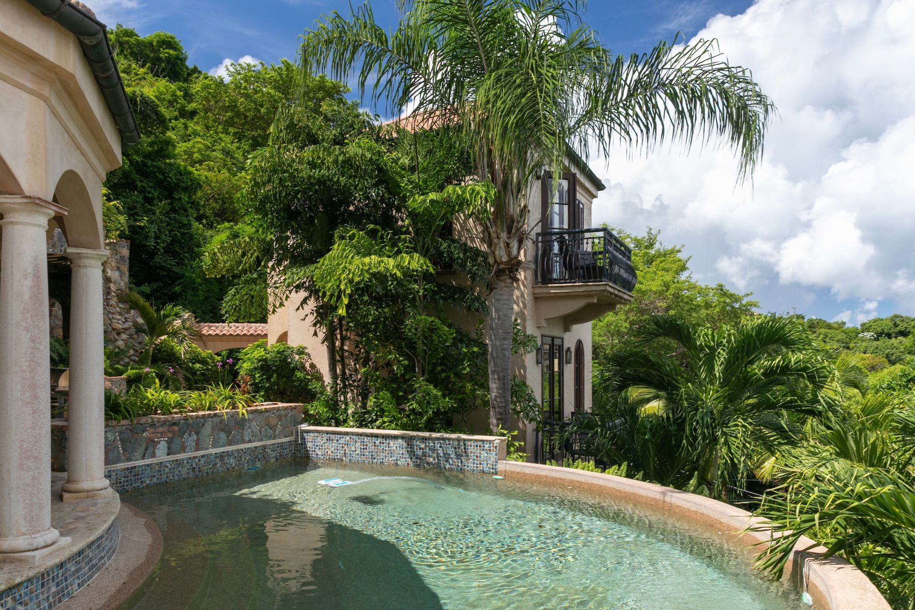 Amorosa villa photo.