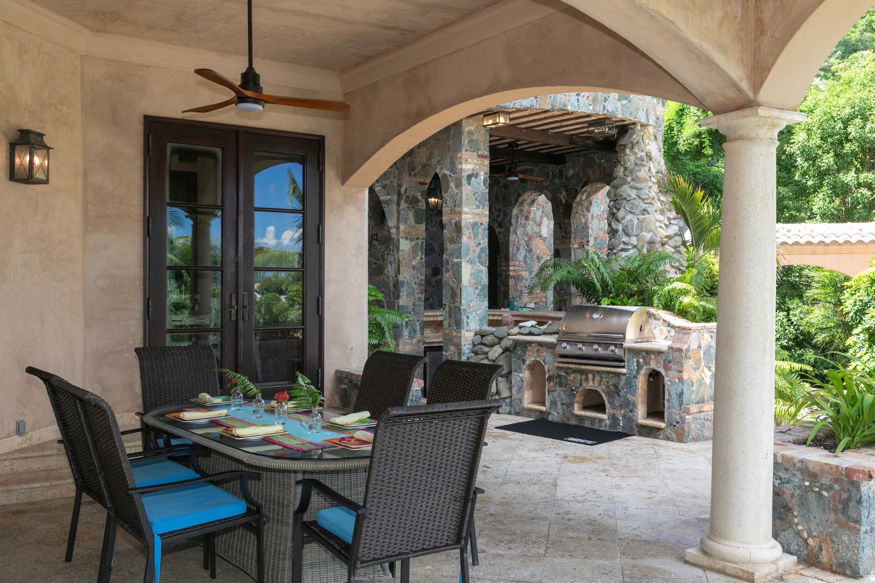 Alfresco Dining 