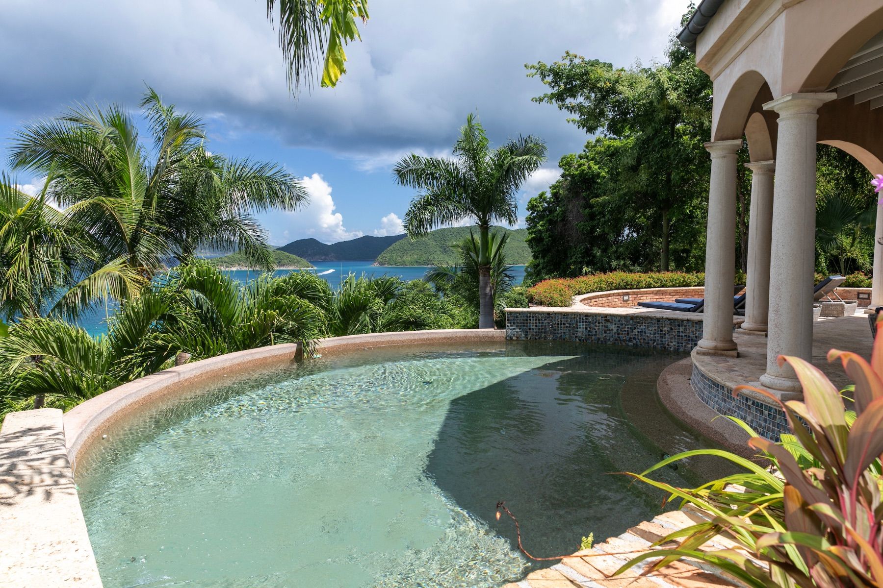 Swimming pool with views over Cinnamon Bay