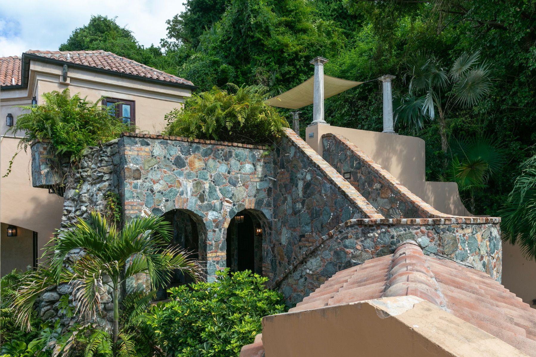 Amorosa villa photo.
