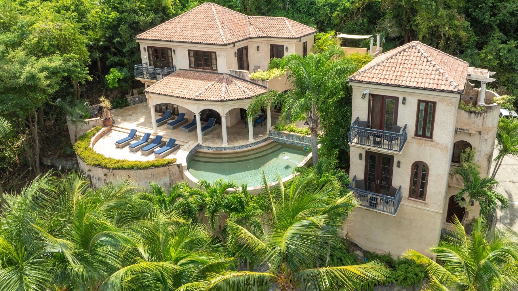 Amorosa villa photo.