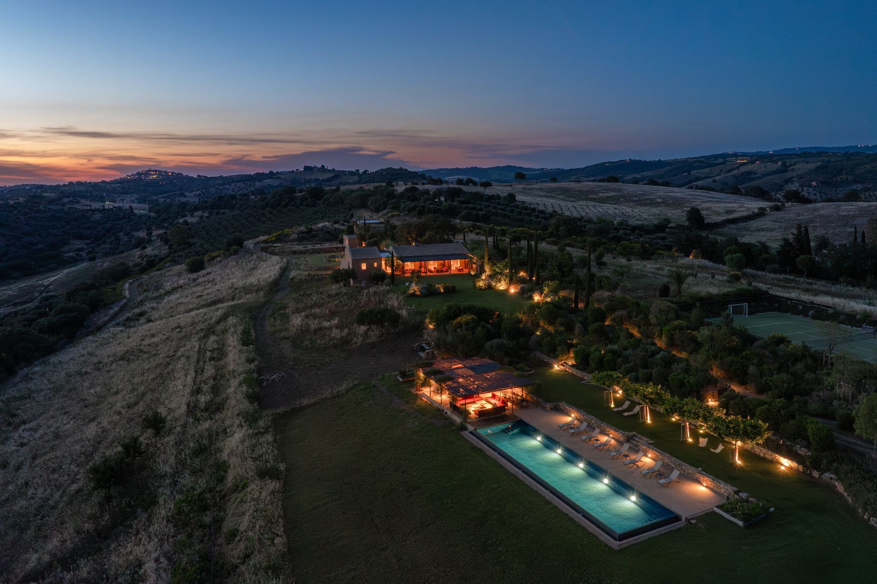 Veltuna villa photo.