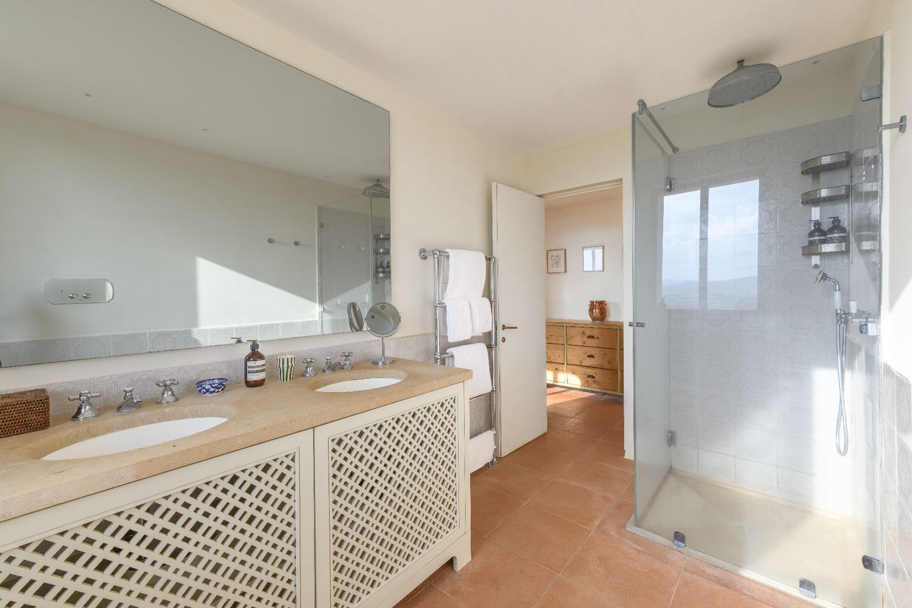 Veltuna villa photo.