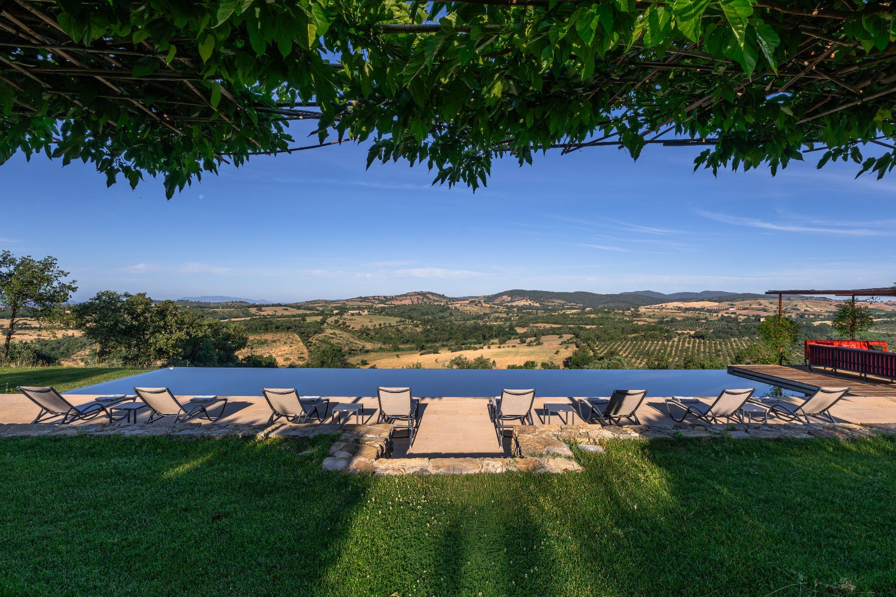 Veltuna villa photo.