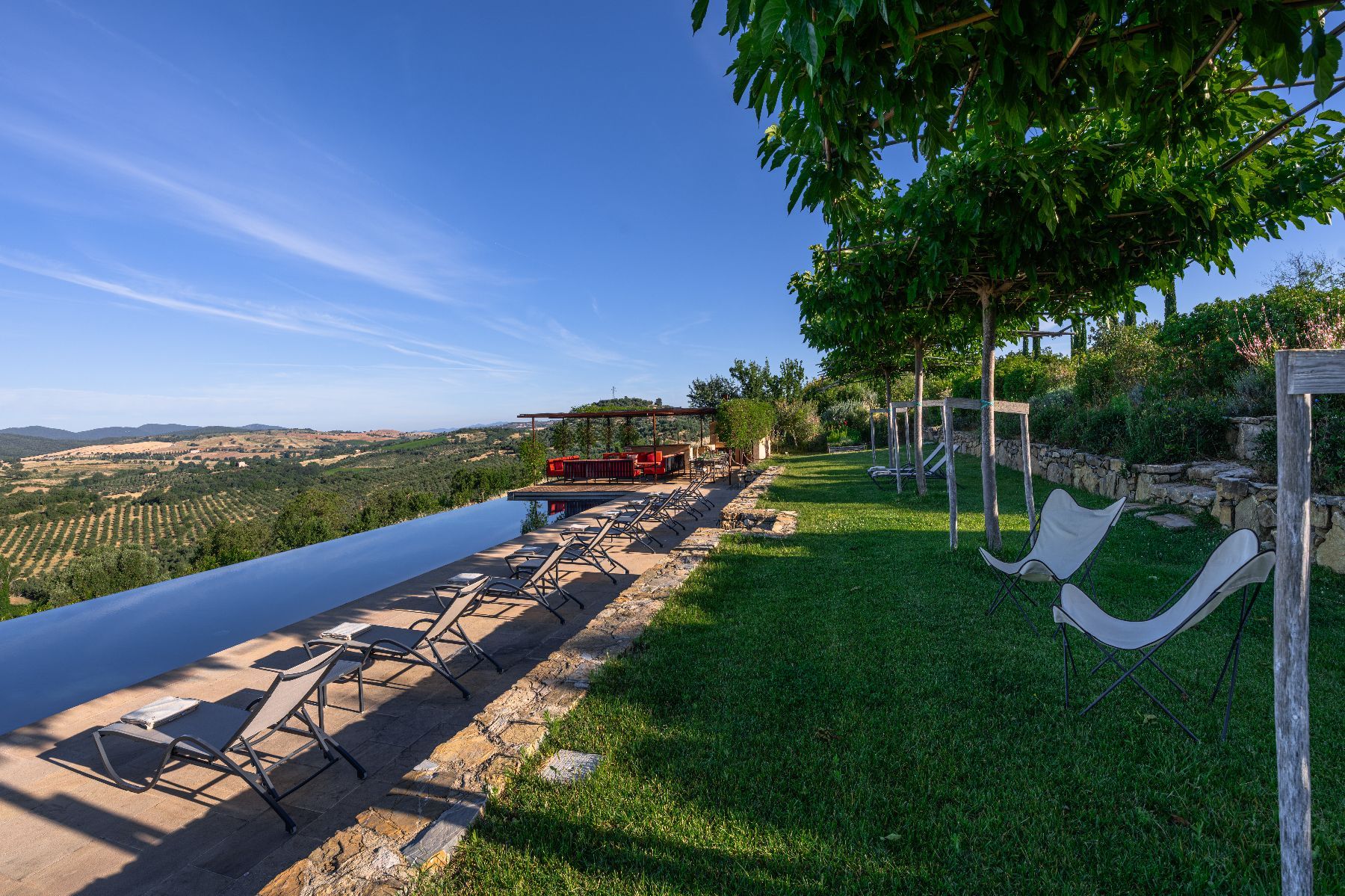 Veltuna villa photo.