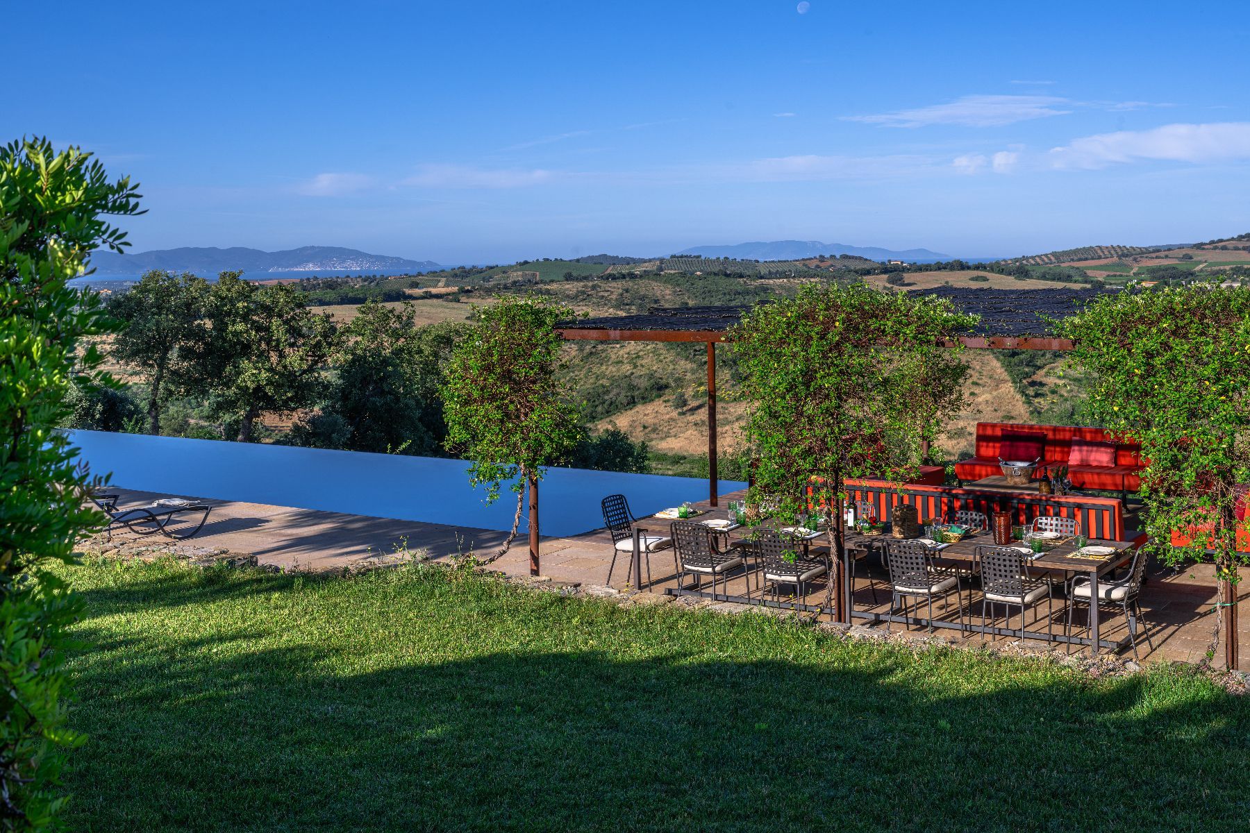 Veltuna villa photo.