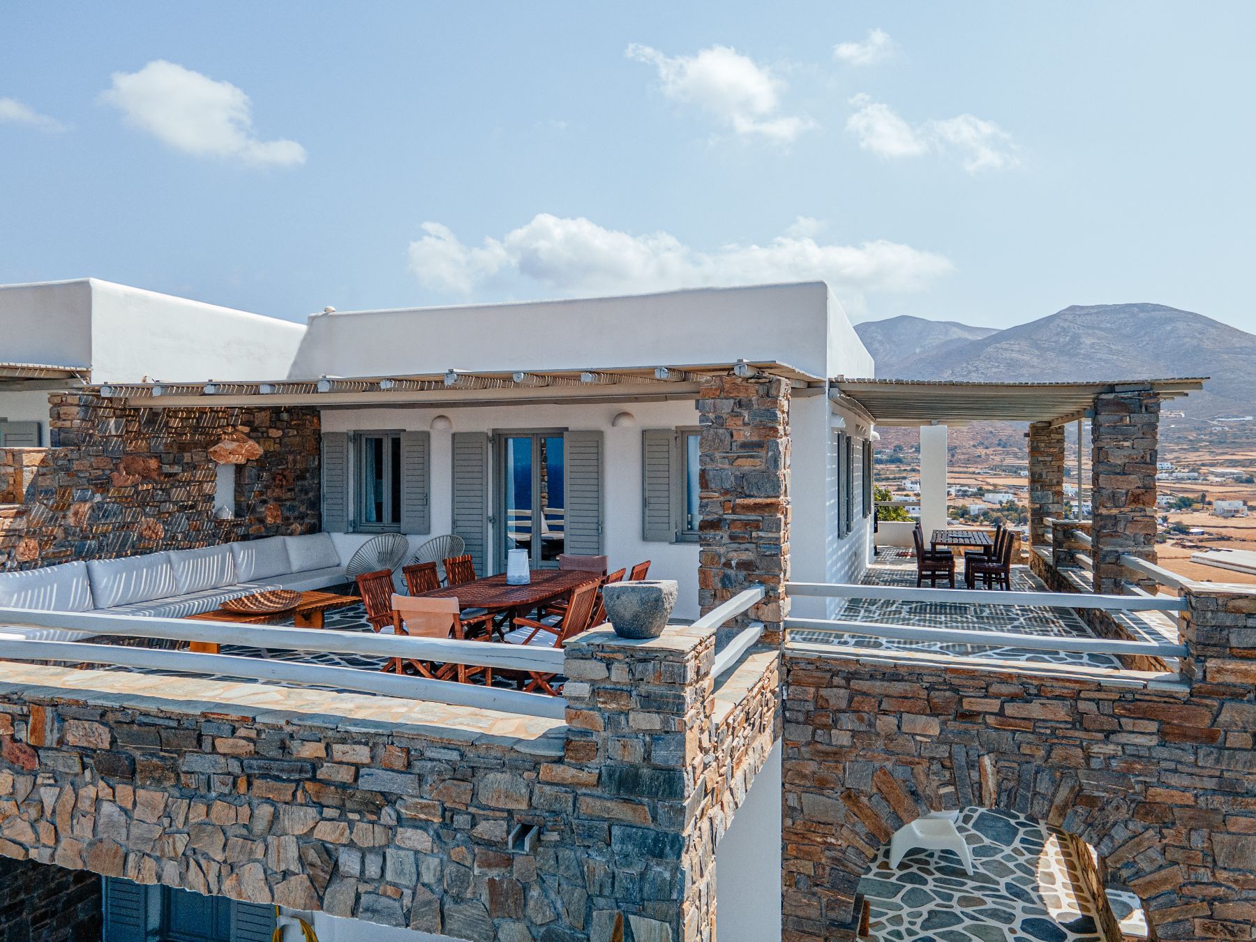 Superb covered and spacious outdoor lounge and dining area for up to twenty-six guests in spectacular surroundings.