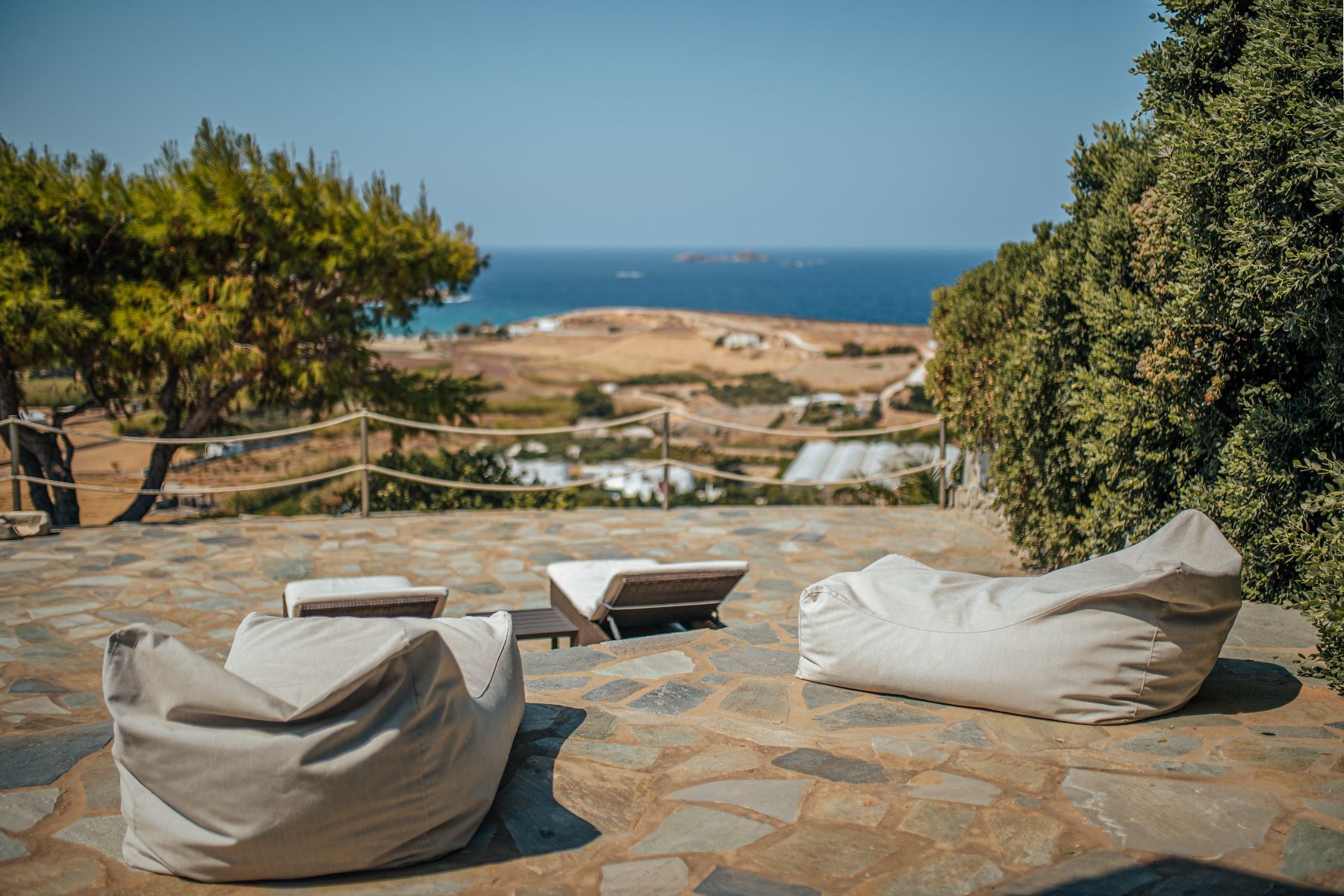 Pick your preferred spot on the sunny private pool terrace and wonder at the seaside scenery. 