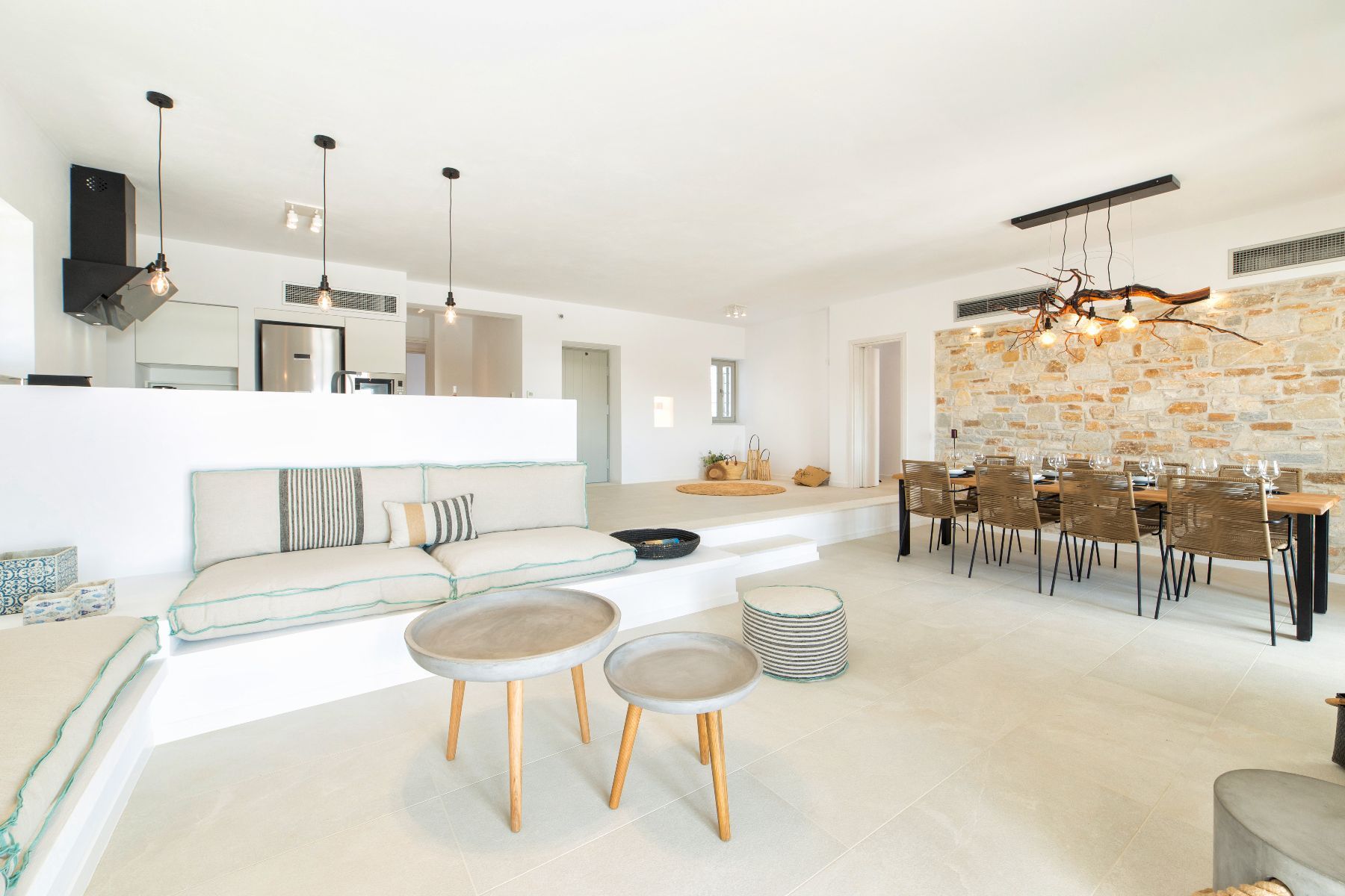 Spacious and bright open-plan living area with two built-in sofas, 4K satellite TV, Xbox and PlayStation, and direct access to the pool.