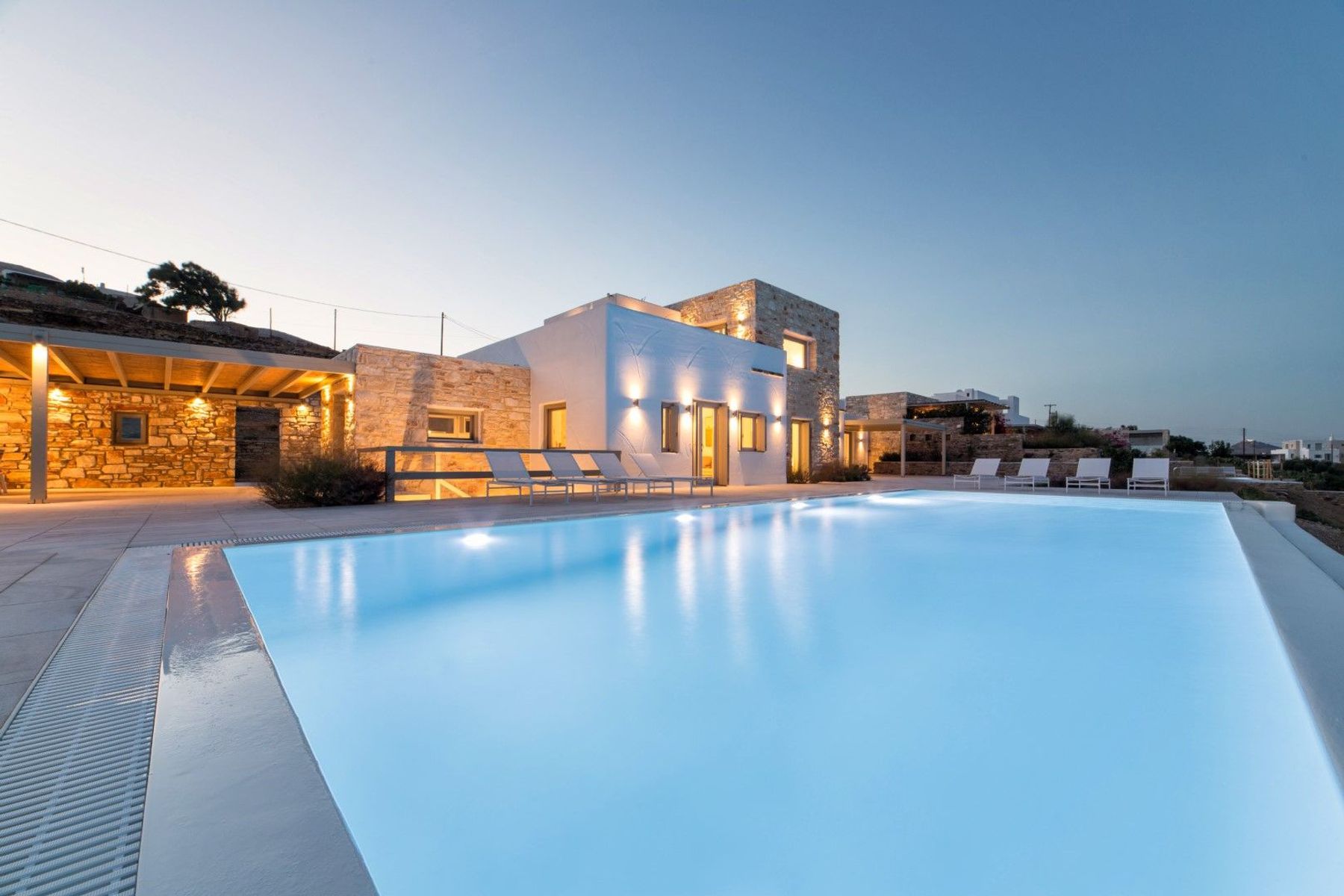 Stunning villa in a fantastic location, close to beaches, and with plenty of space for a memorable vacation with family or friends.