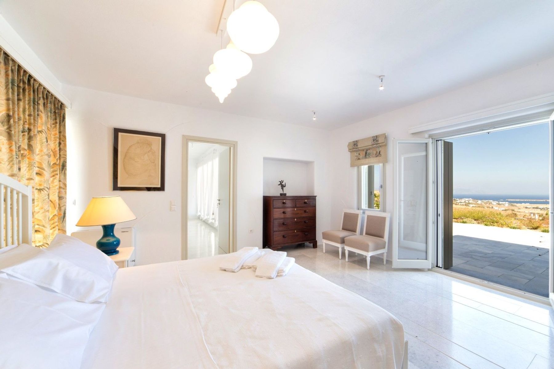 Double bedroom with direct access to the pool area.