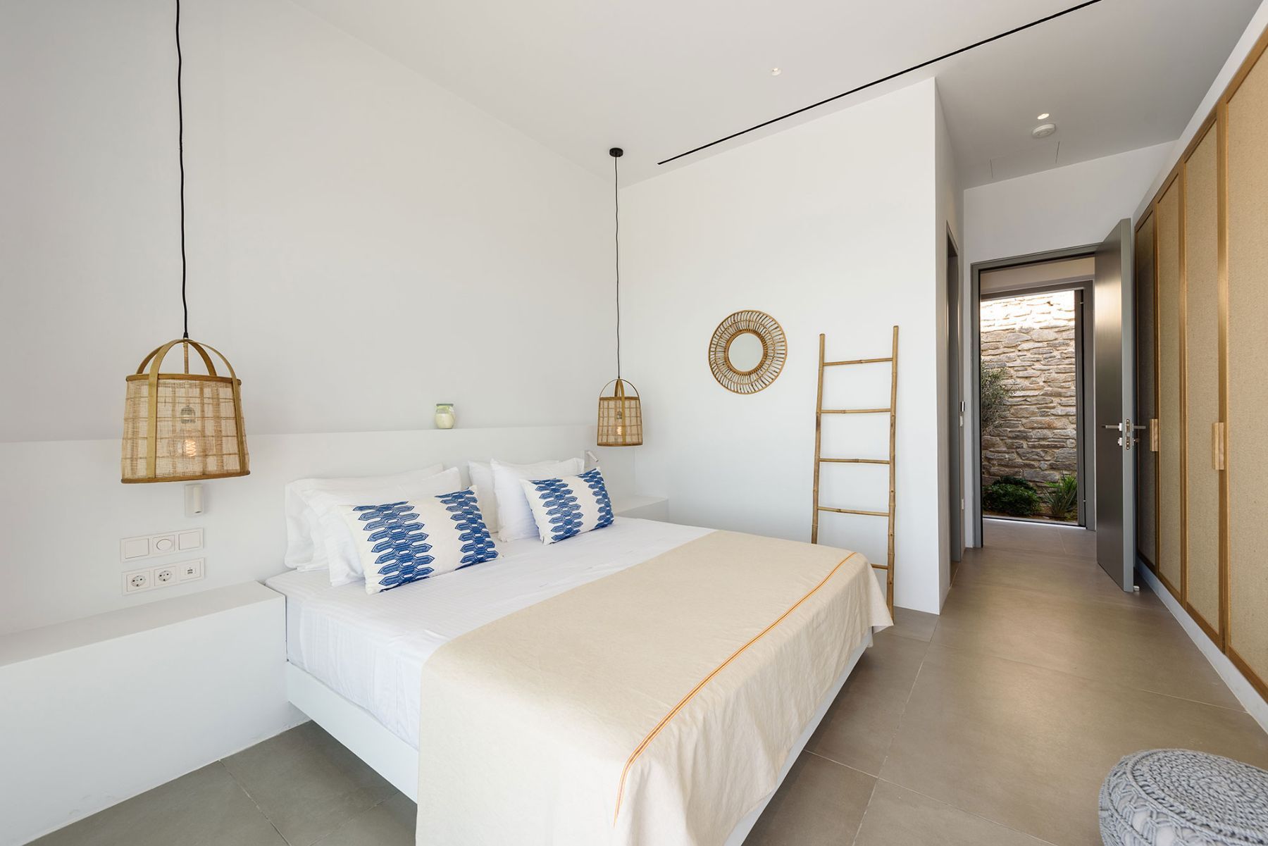 Double ensuite bedroom. 