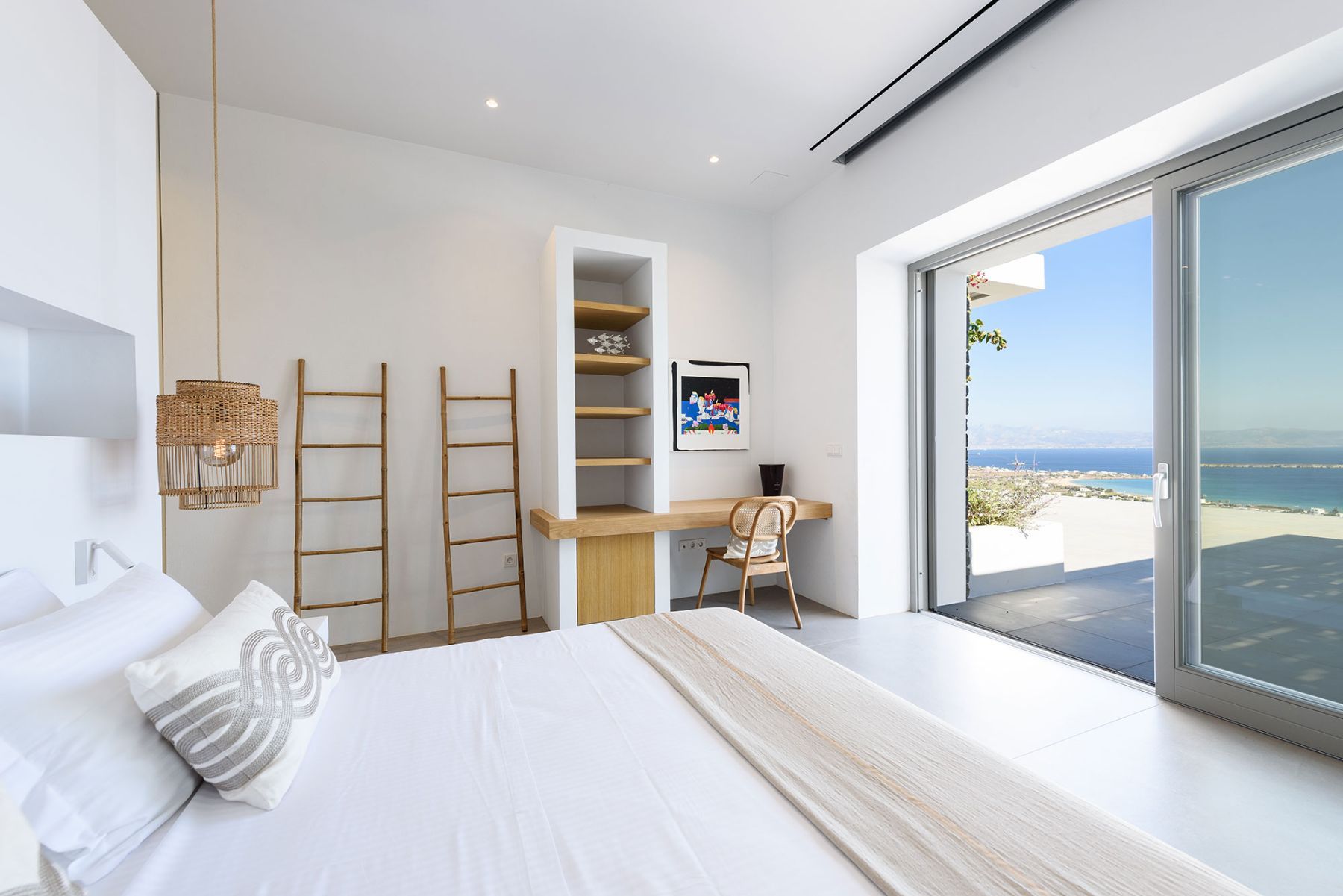 Double ensuite bedroom with direct access to the terrace with its panoramic sea views.