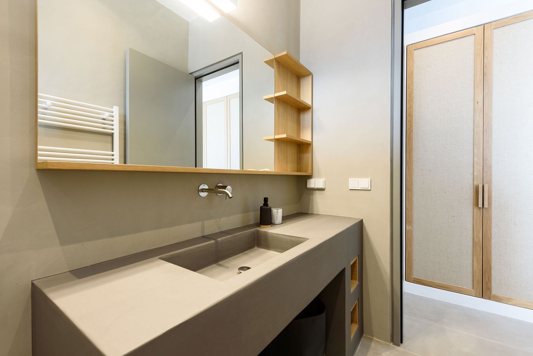 Ensuite bathroom.