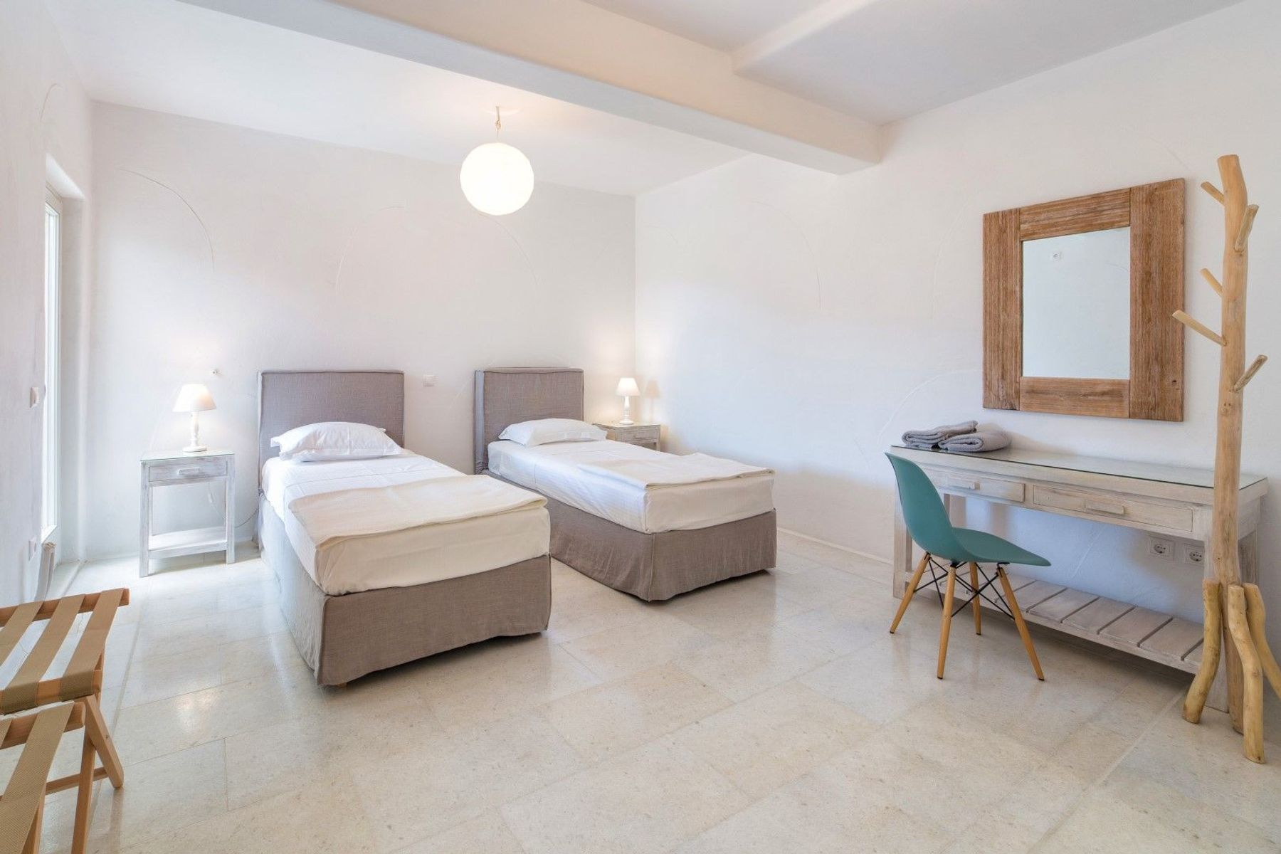 Twin ensuite bedroom with access to the garden and pool.