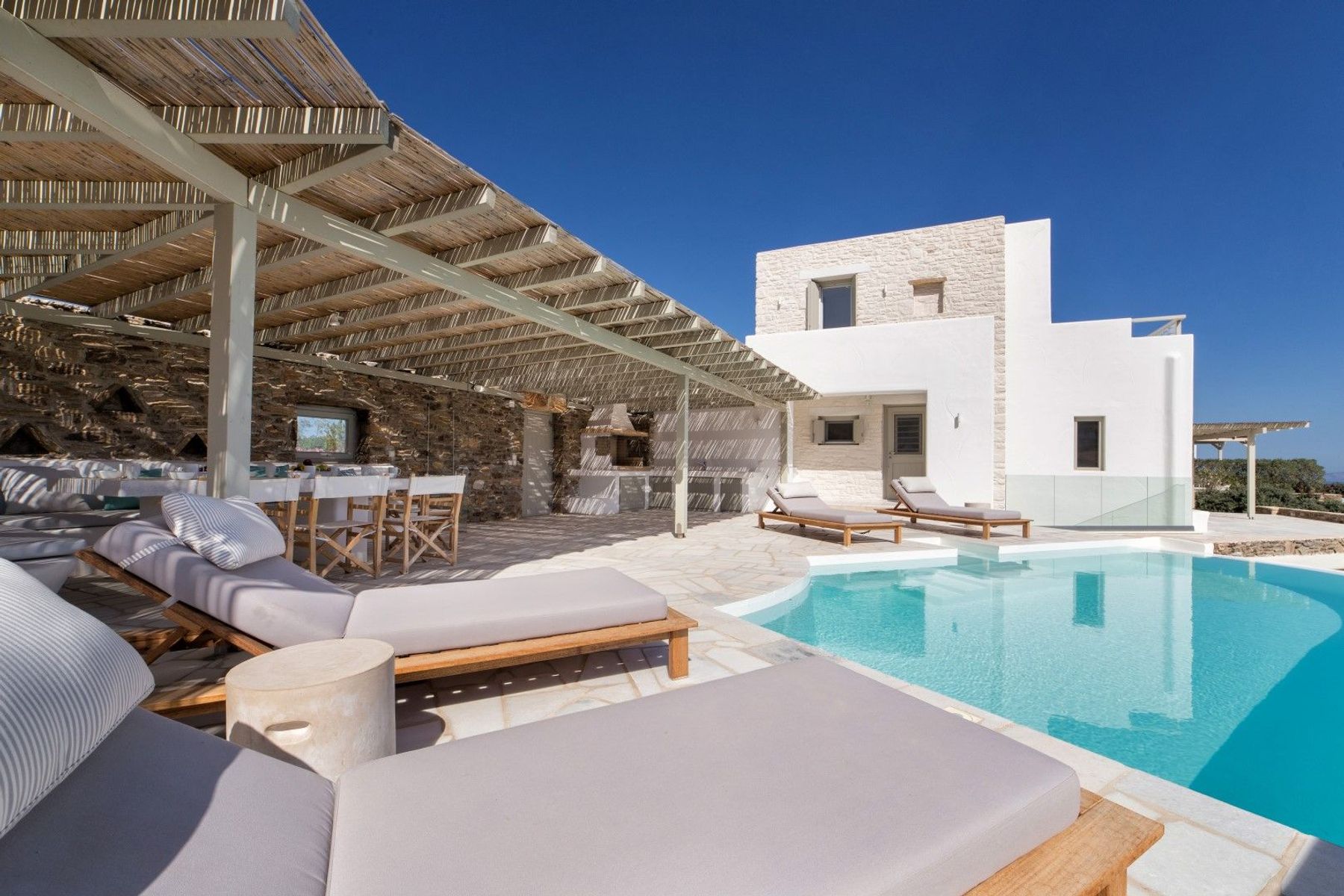 Spacious shaded outdoor area along with the infinity pool offers a fantastic space for alfresco dining and relaxation.