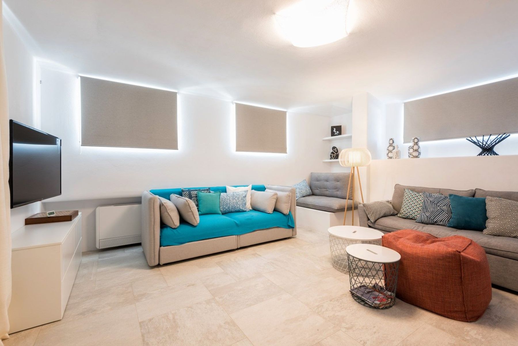 Relax in the spacious and luxurious lounge area. 
