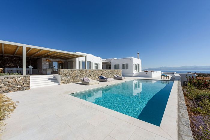 Luxury villa that showcases state-of-the-art architectural design, and offering stunning views of the sea.