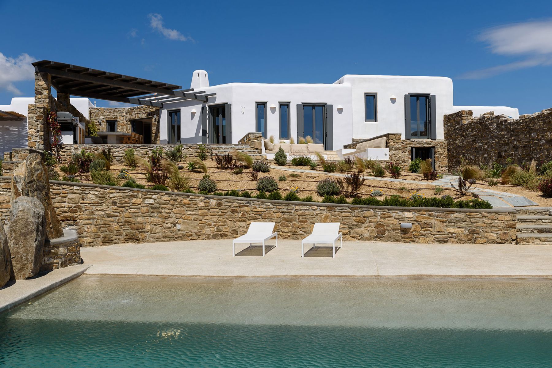 Stunning zero-entry swimming pool with views of the sweeping seascape. 