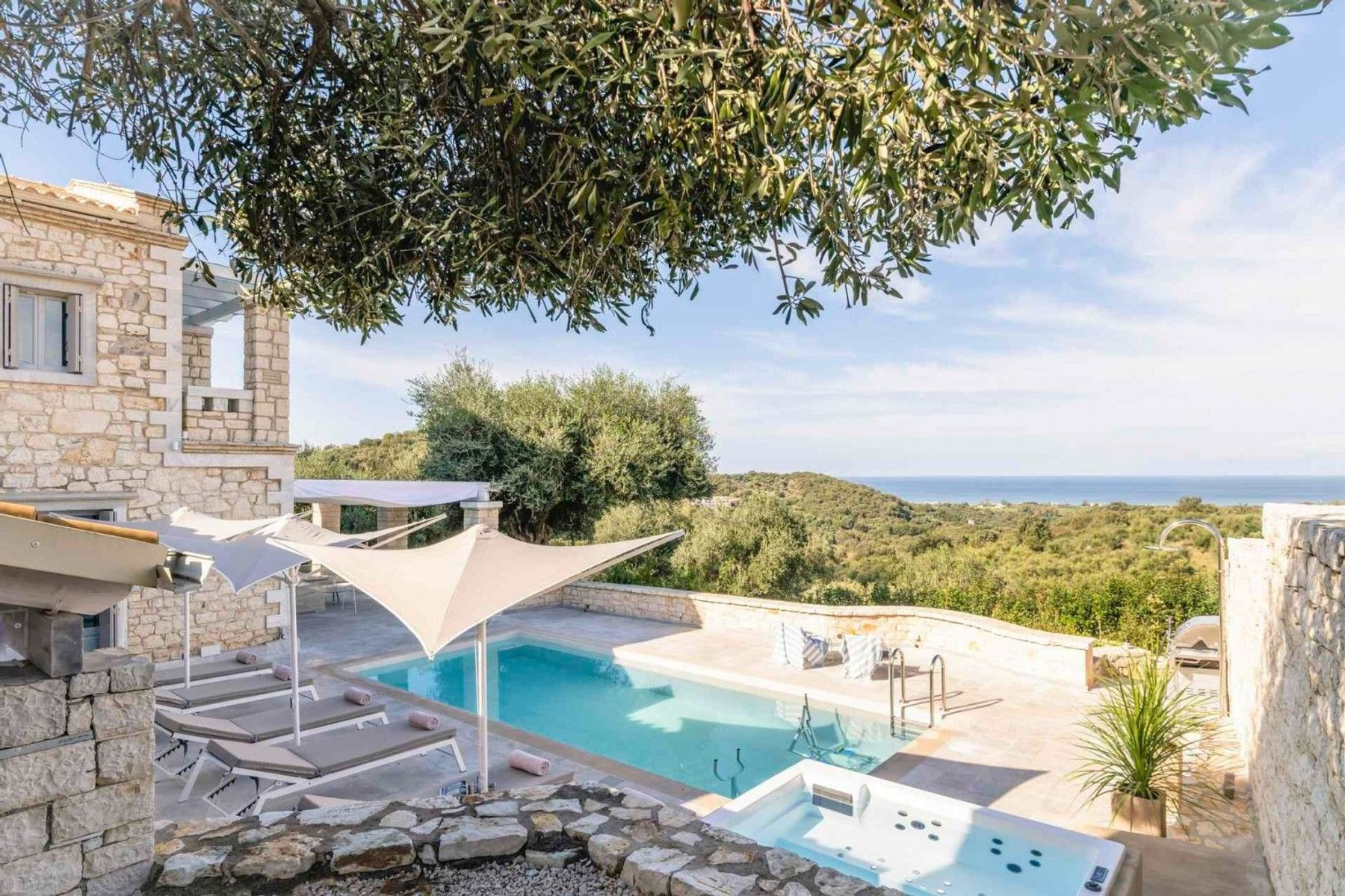 Step into the outdoor area, and feel a sense of calm and peacefulness. Enjoy the pool terraces and sweeping sea views.

