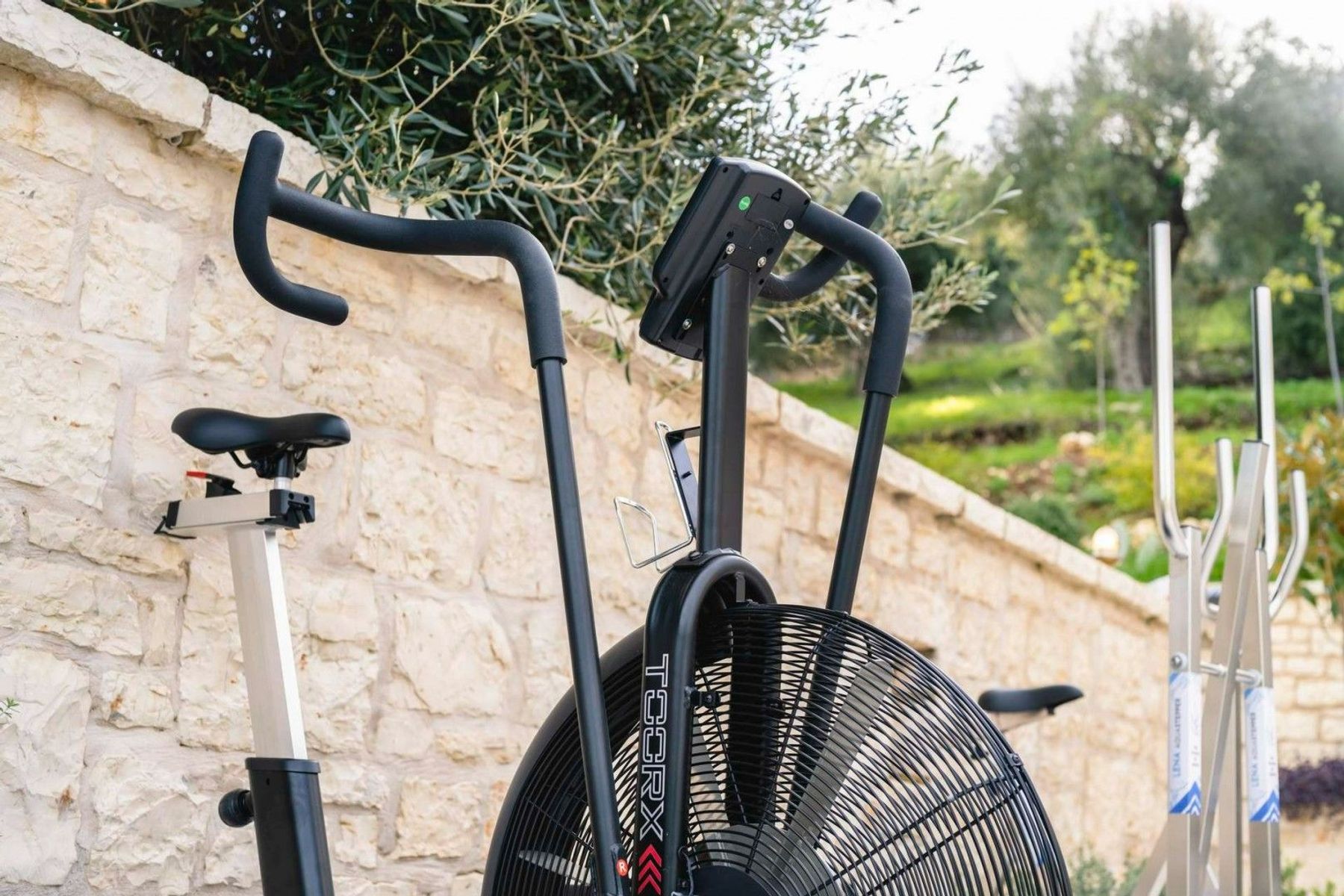 Outdoor fitness equipment ensures that you have continue your fitness plan, even on vacation, in a superb spot. 