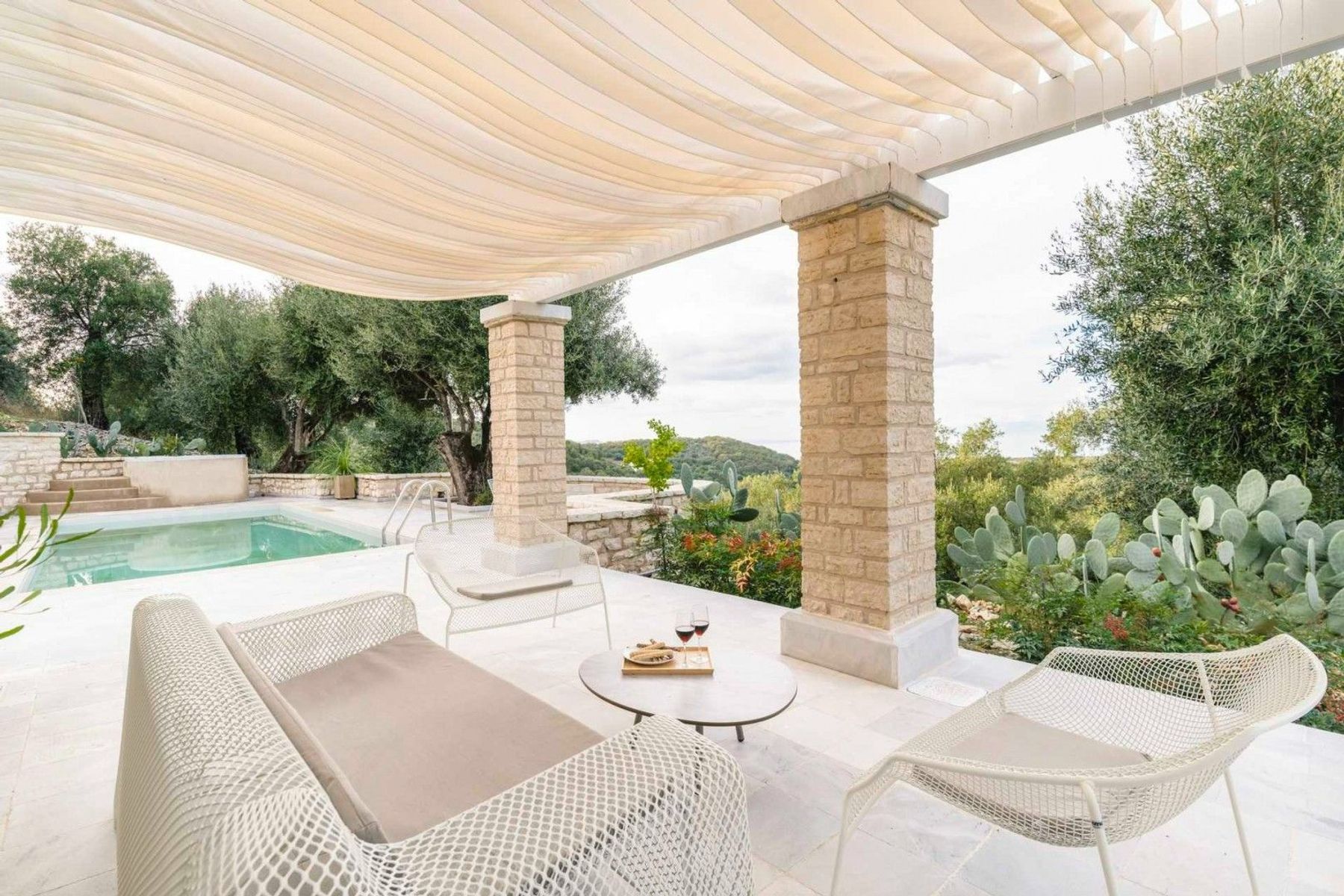 Take time to recharge in one of the two heated jacuzzis or simply enjoy coffee on the terrace, set against a verdant green backdrop. 