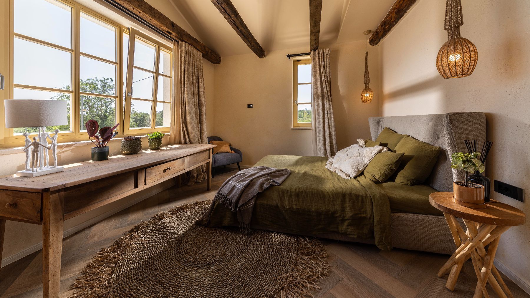 Master double bedroom, with ensuite bathroom, featuring a shower and bath-tub.