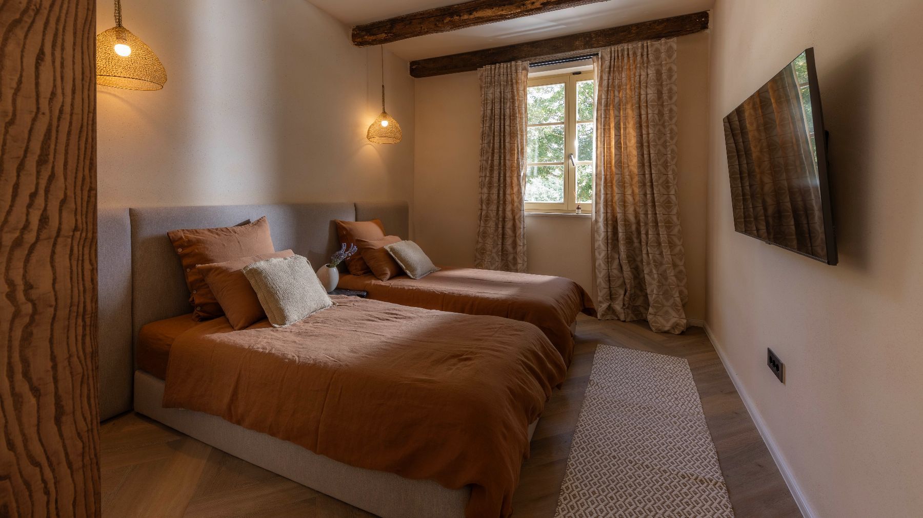 Twin bedroom, perfect for younger guests,