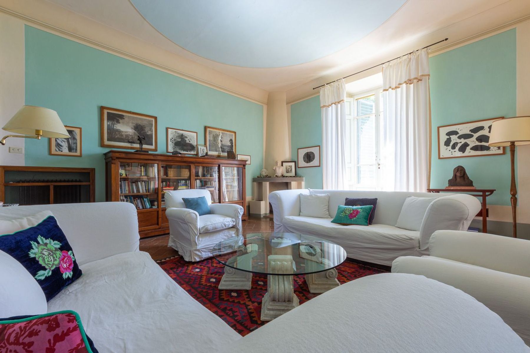 The ground floor feature an array of social spaces that seamlessly blend both formal and informal settings.  