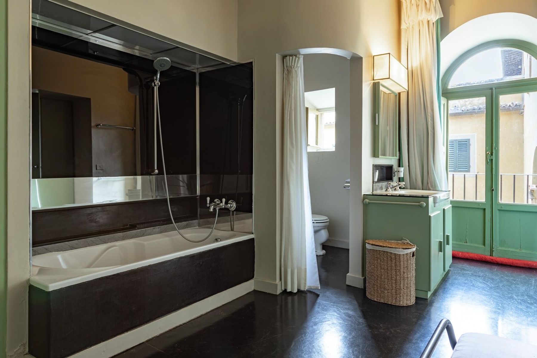 Ensuite bathroom with bath-tub and shower. 