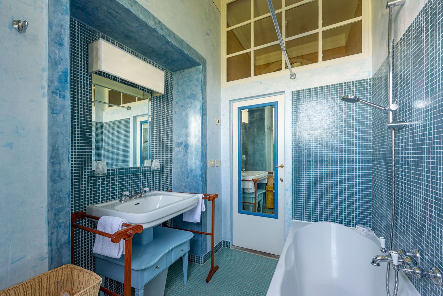 Ensuite bathroom with bath-tub and shower. 