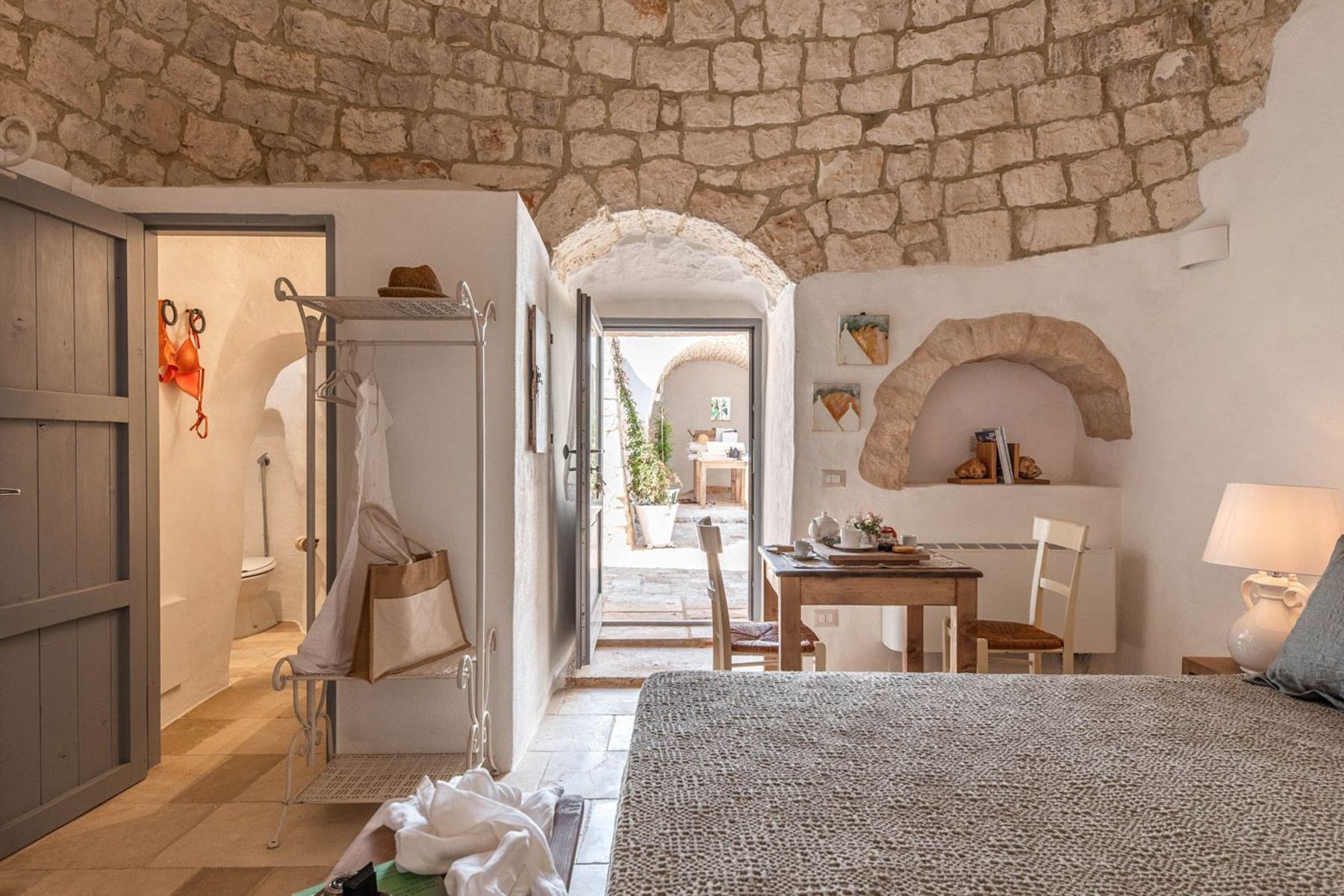 Queen-sized ensuite bedroom with independent entrance from the garden.