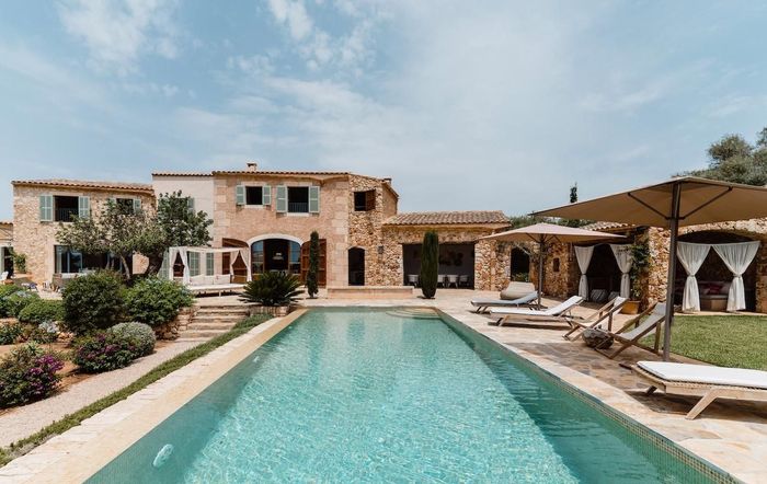 Make magical memories together at this stunning luxury villa, with private infinity pool.