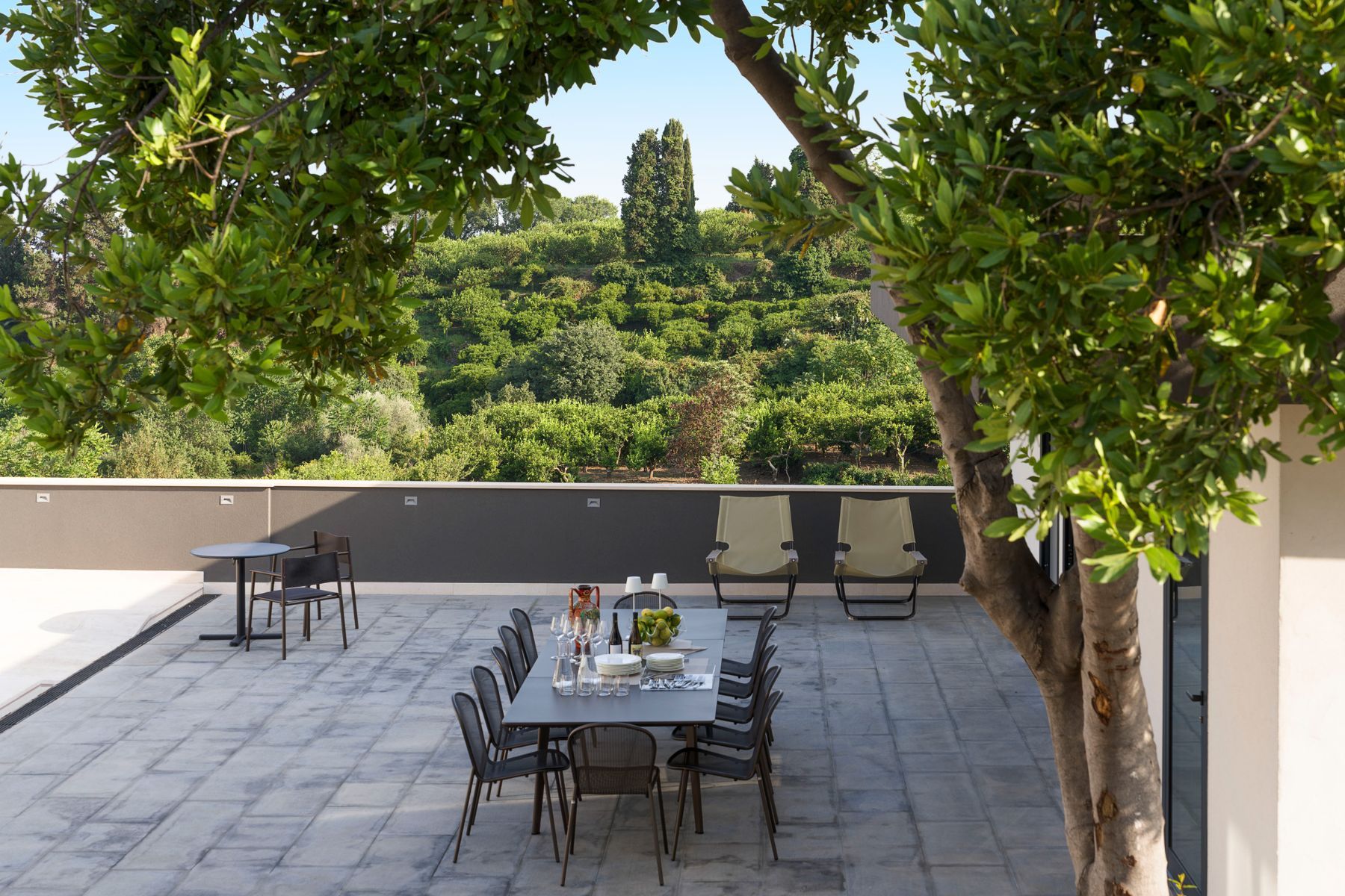 Stunning shaded dining area, with seating for up to twelve guests. 