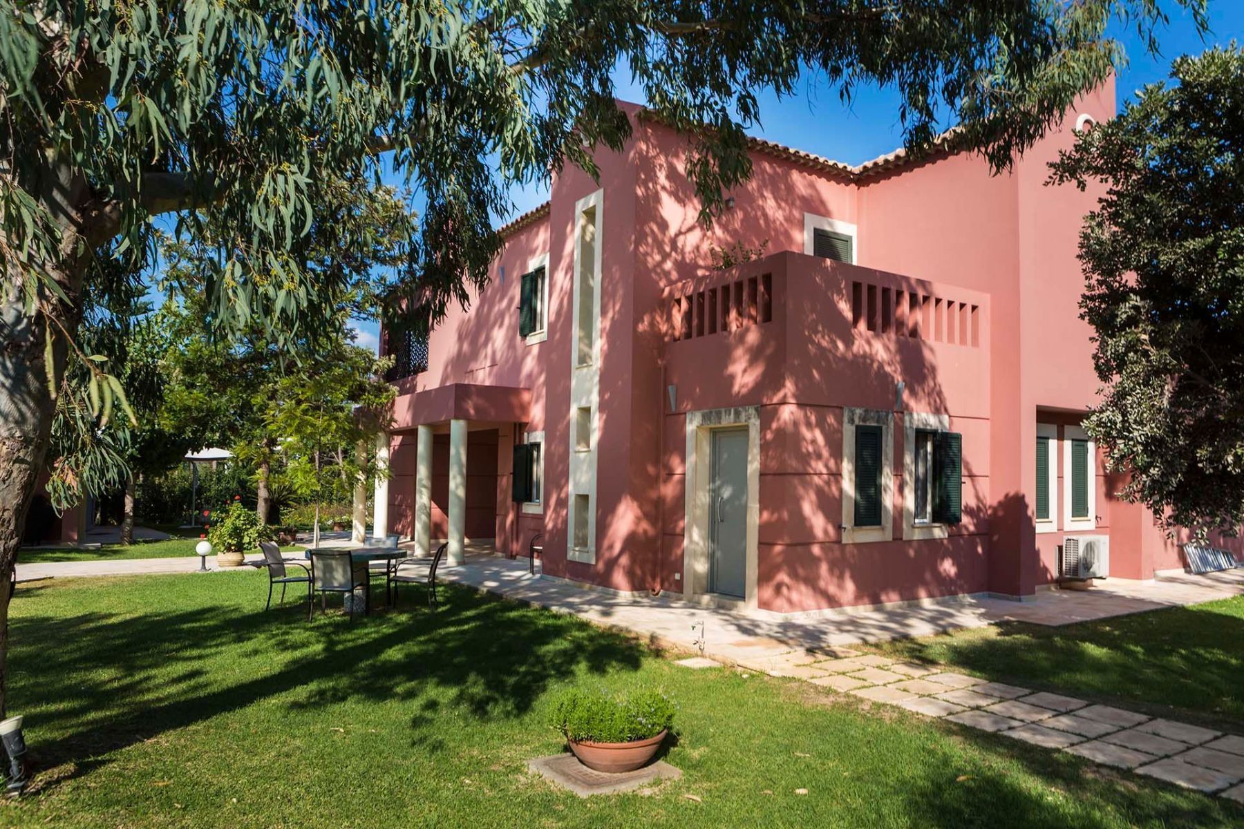 Cerulean villa photo.