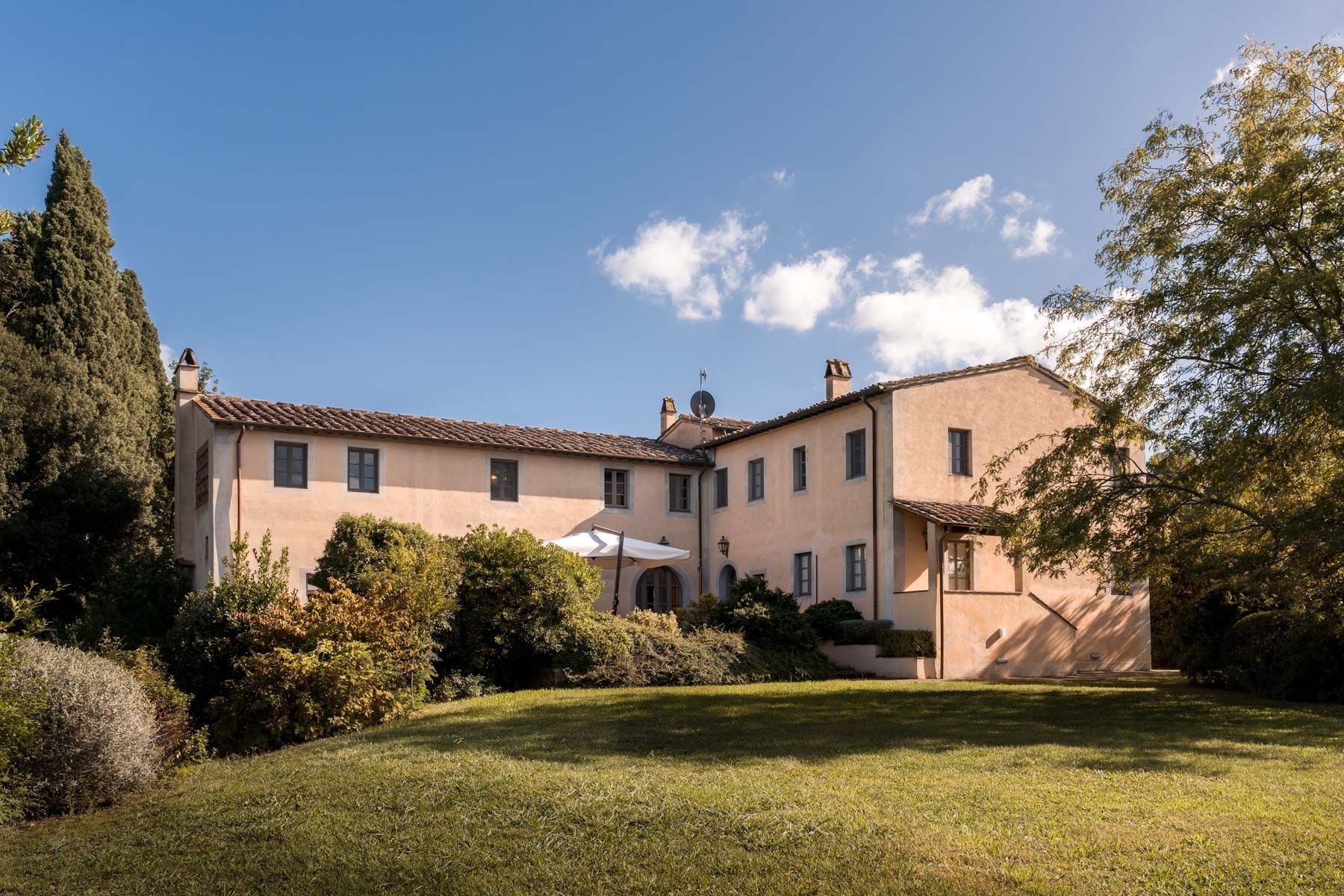Velizia villa photo.