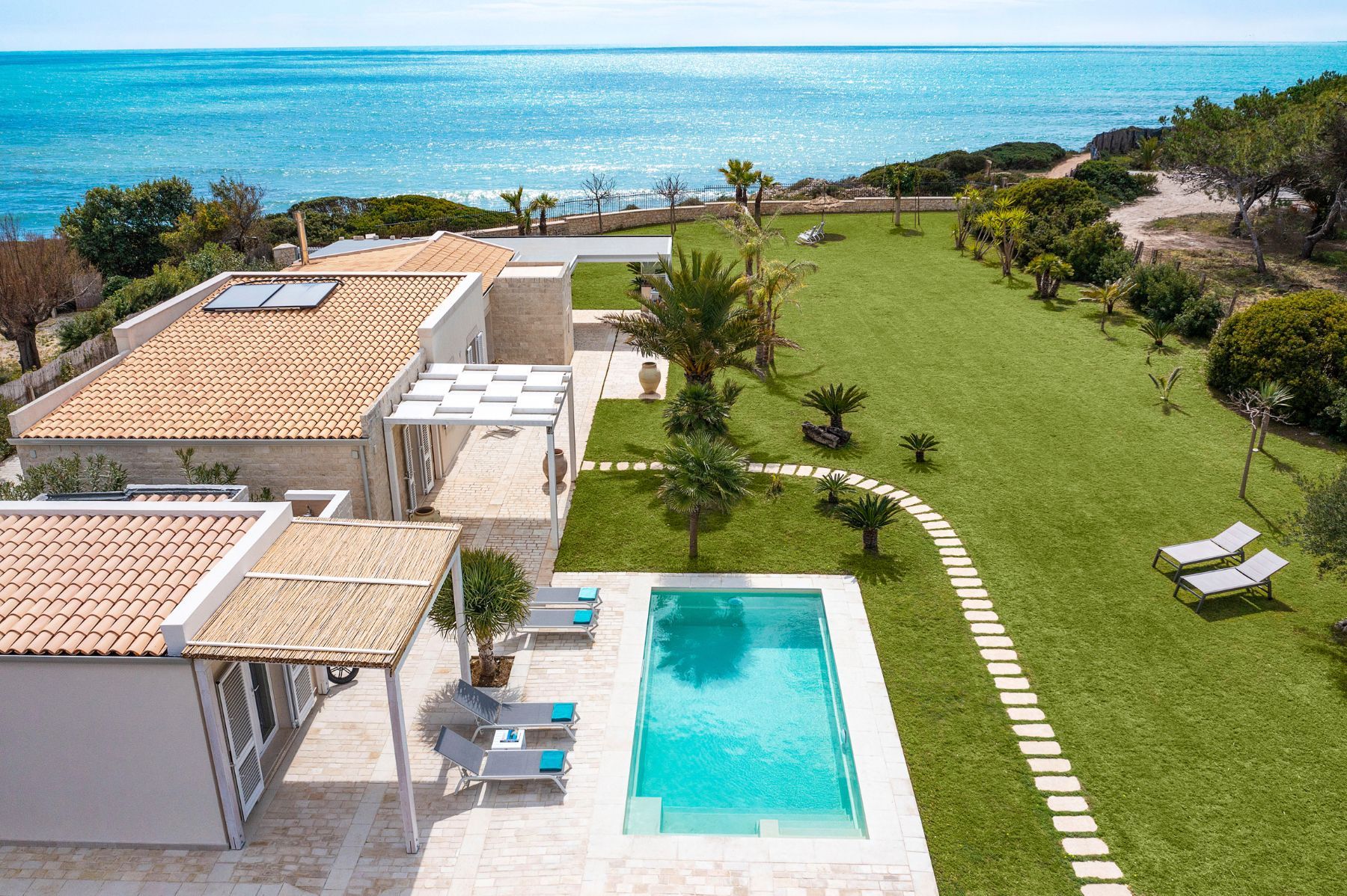 Azulea villa photo.