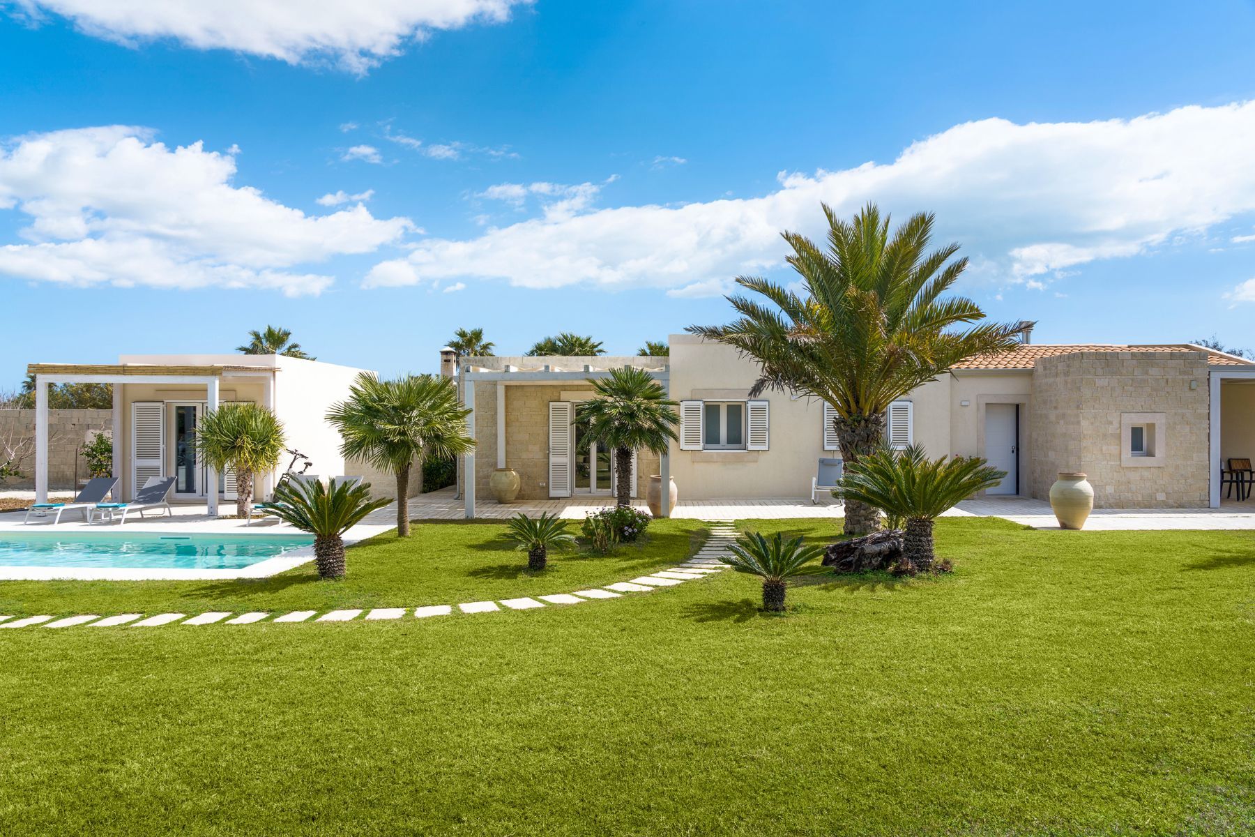 Azulea villa photo.