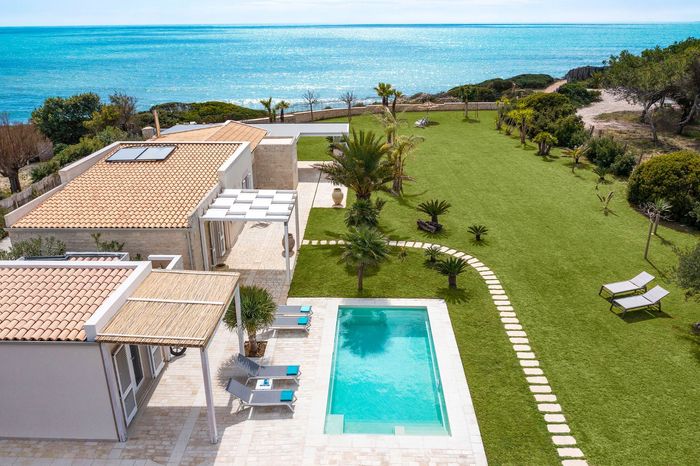 Azulea villa photo.