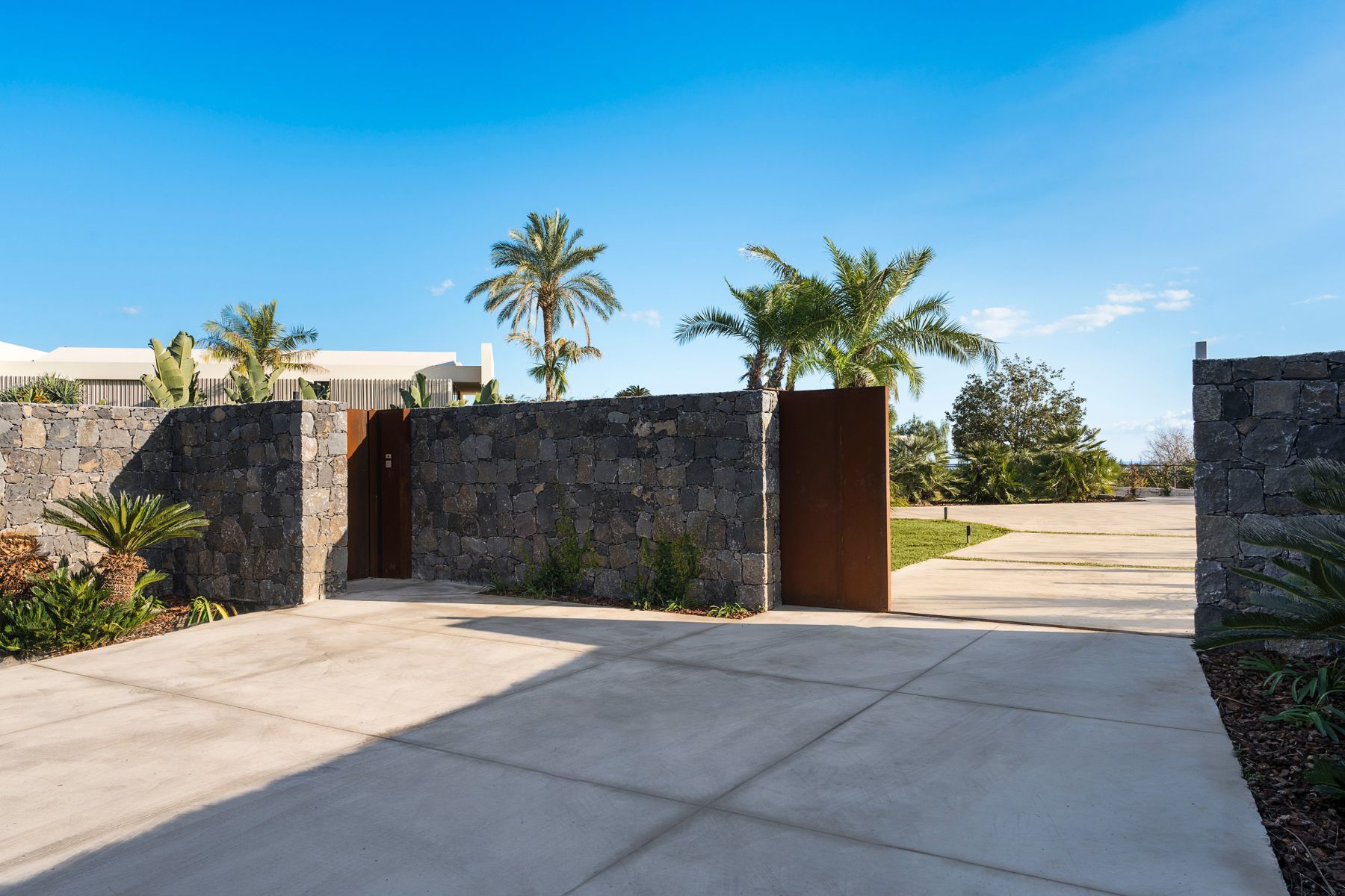 Hermosa villa photo.