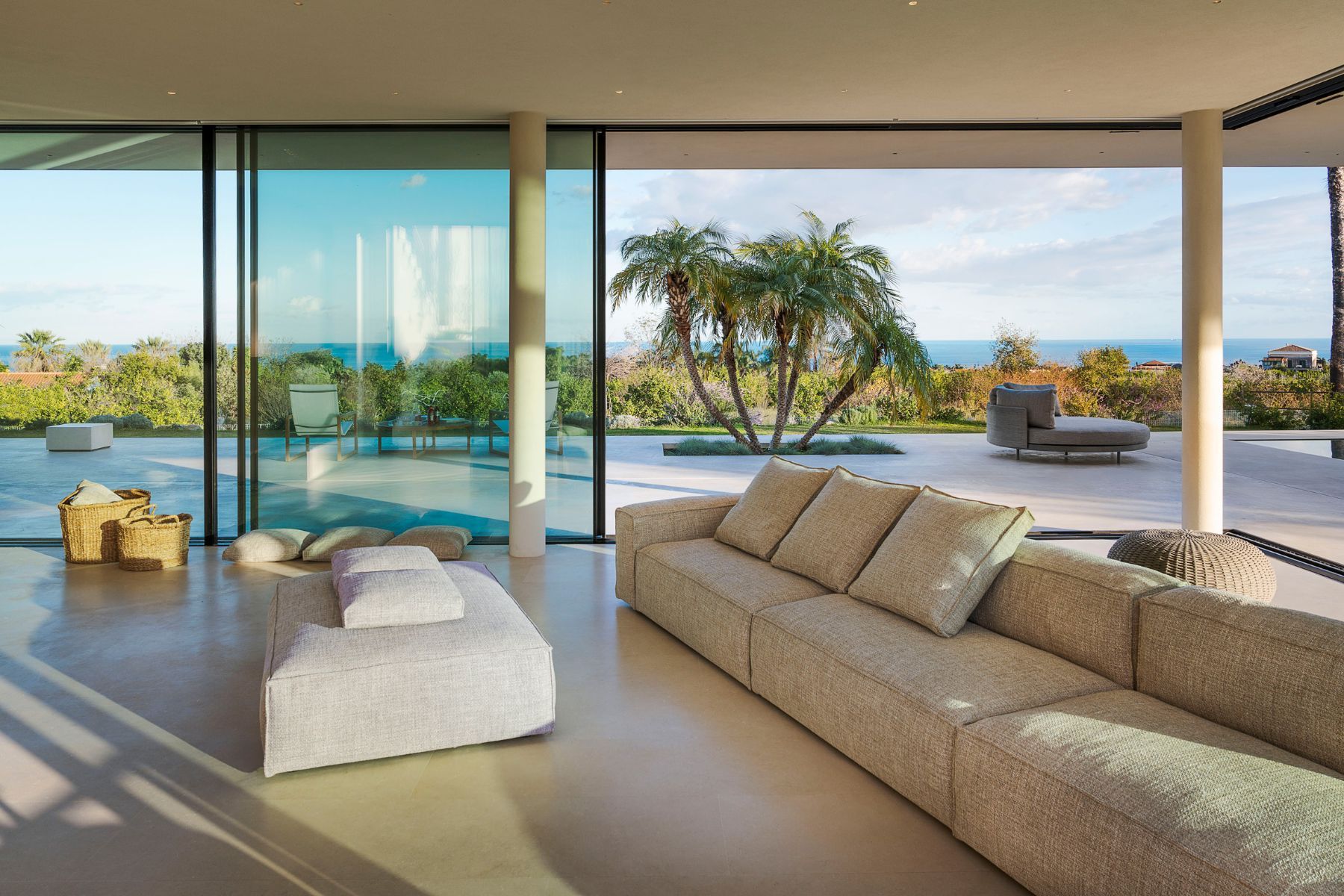 Hermosa villa photo.