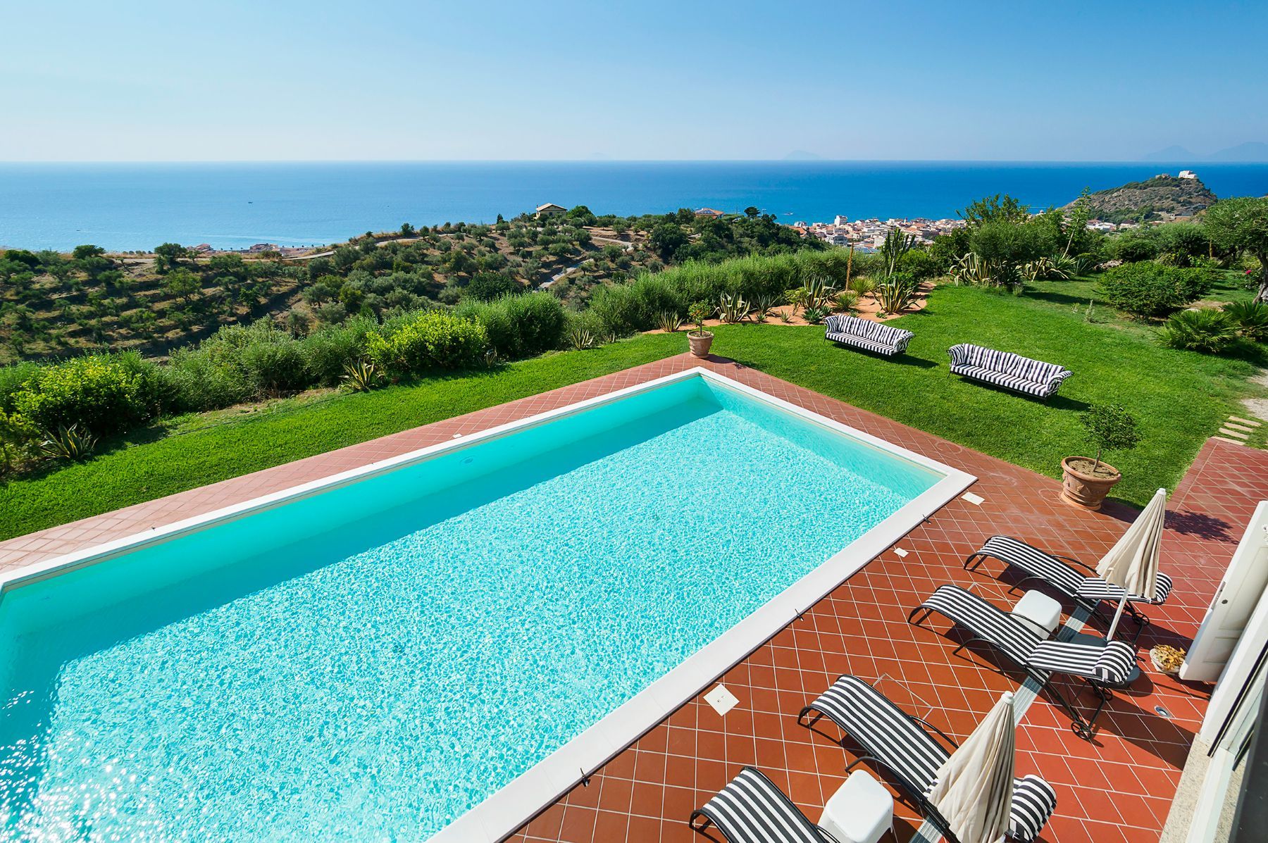 Estella villa photo.
