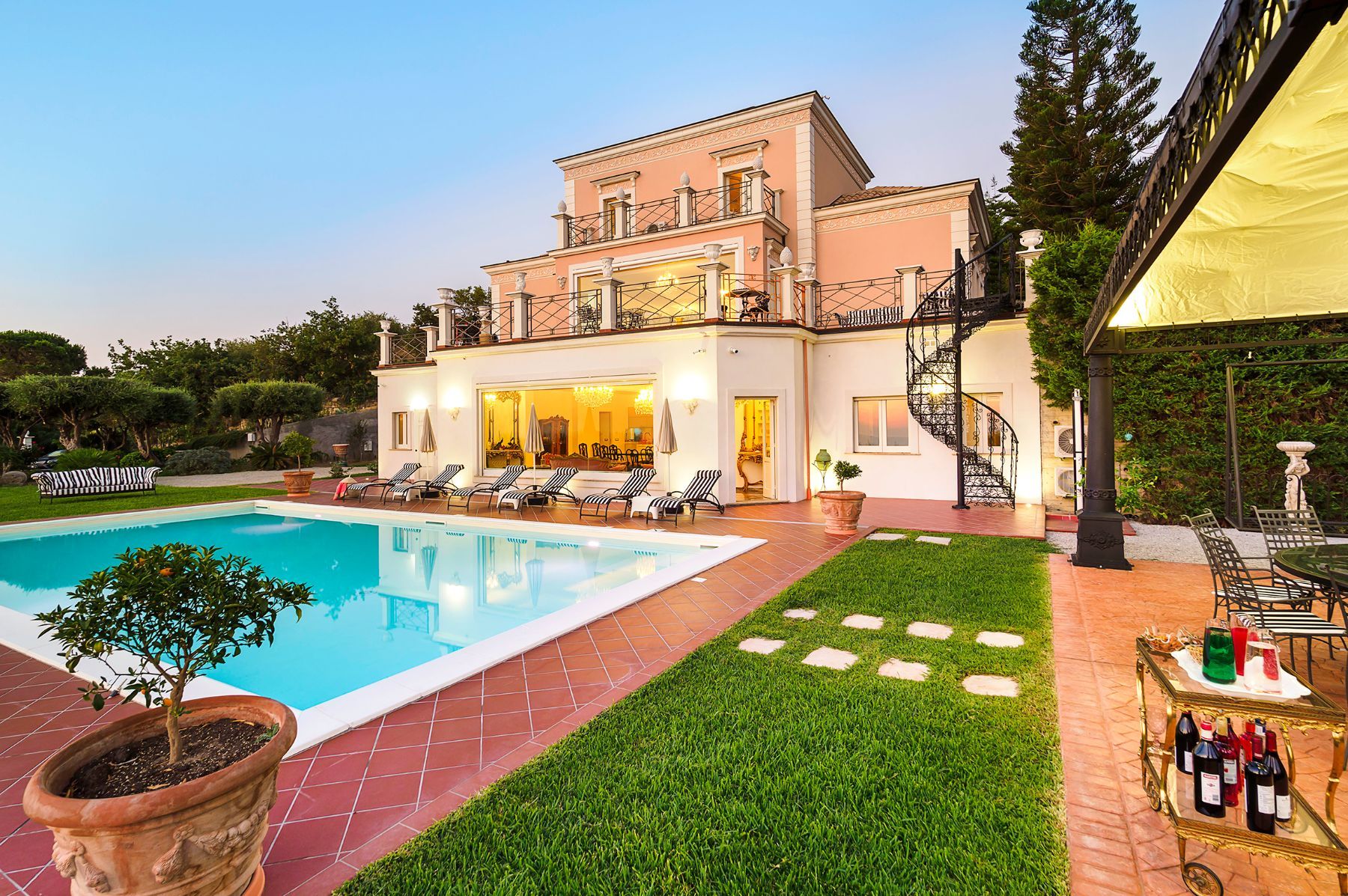 Estella villa photo.